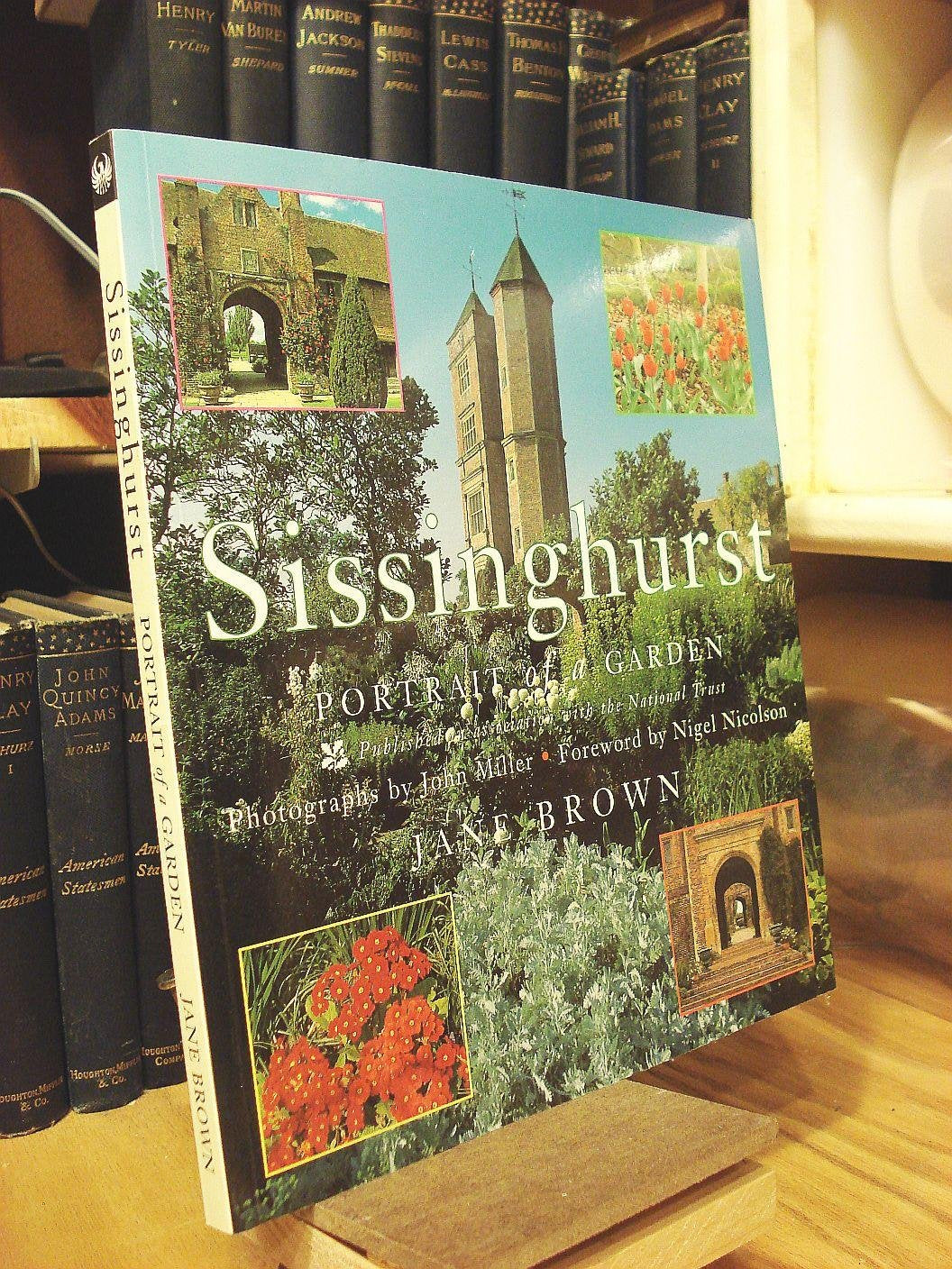 Sissinghurst: Portrait of a Garden 9780753804377