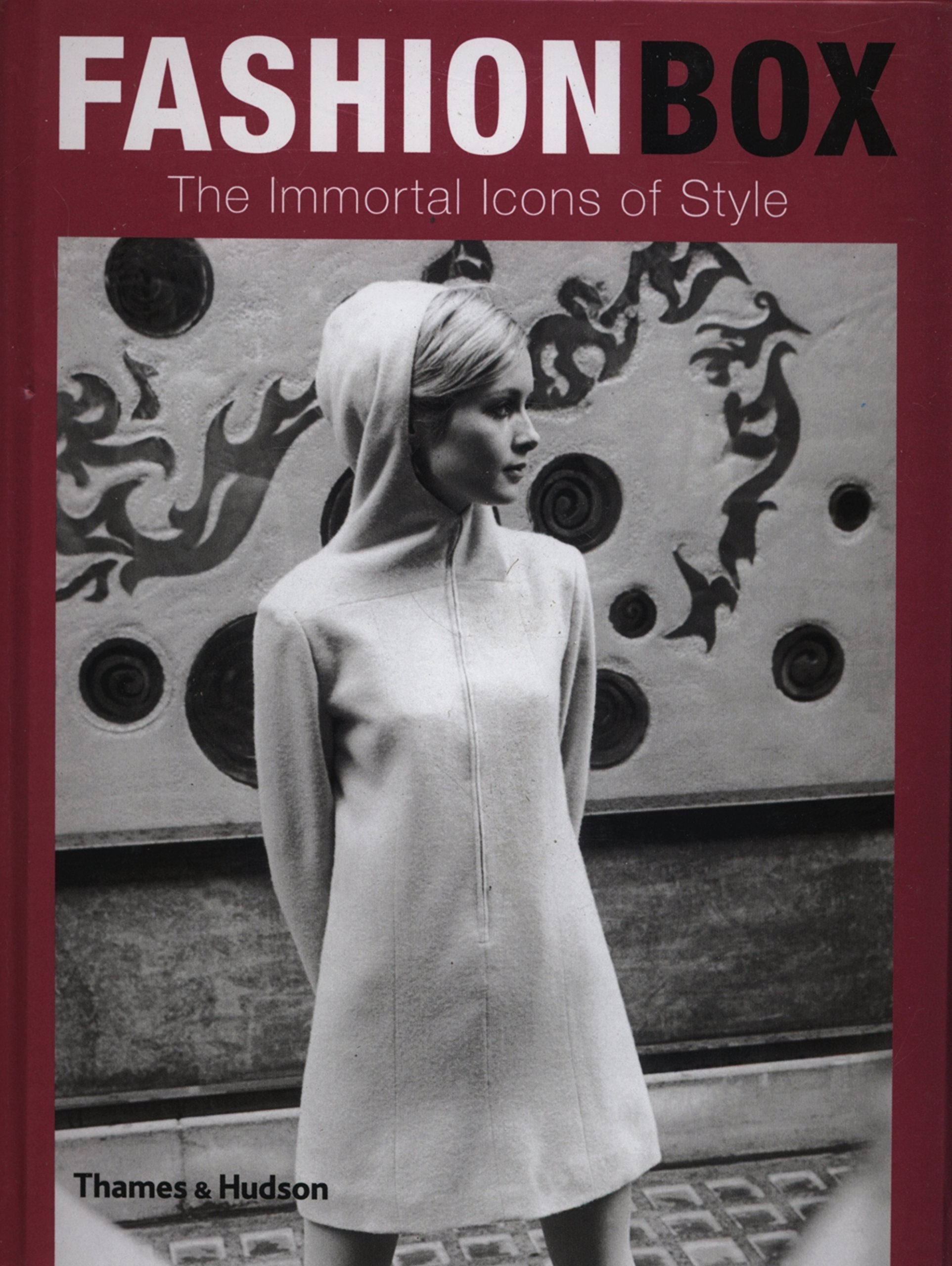 Fashion Box: The Immortal Icons of Style 9780500515525