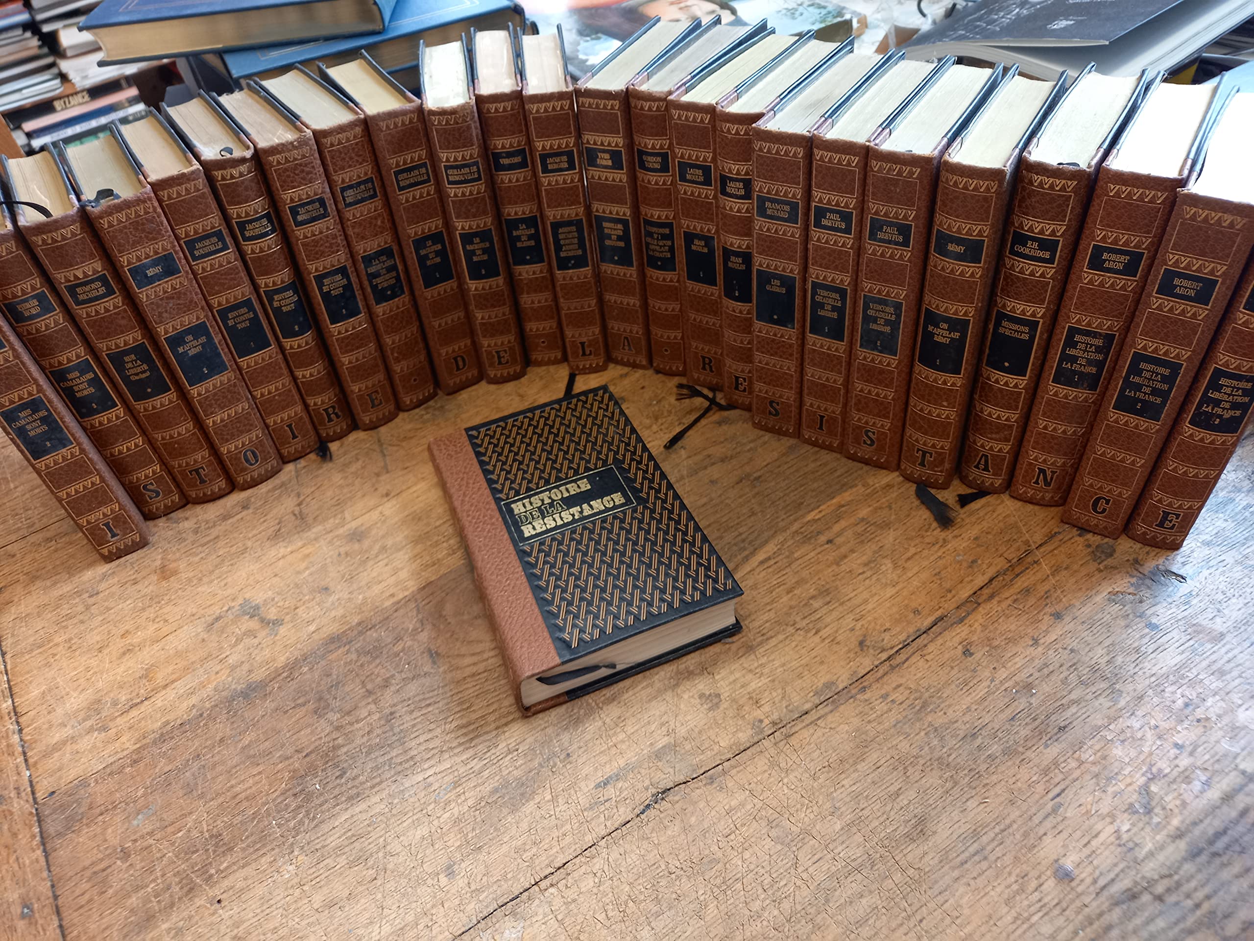 - Histoire vécue de la Résistance - 25 volumes - éditions de crémille 1971 - "H" PIERRE NORD Mes camarades sont morts tome 1 La guerre du renseignement "I" PIERRE NORD Mes camarades sont morts tome 2