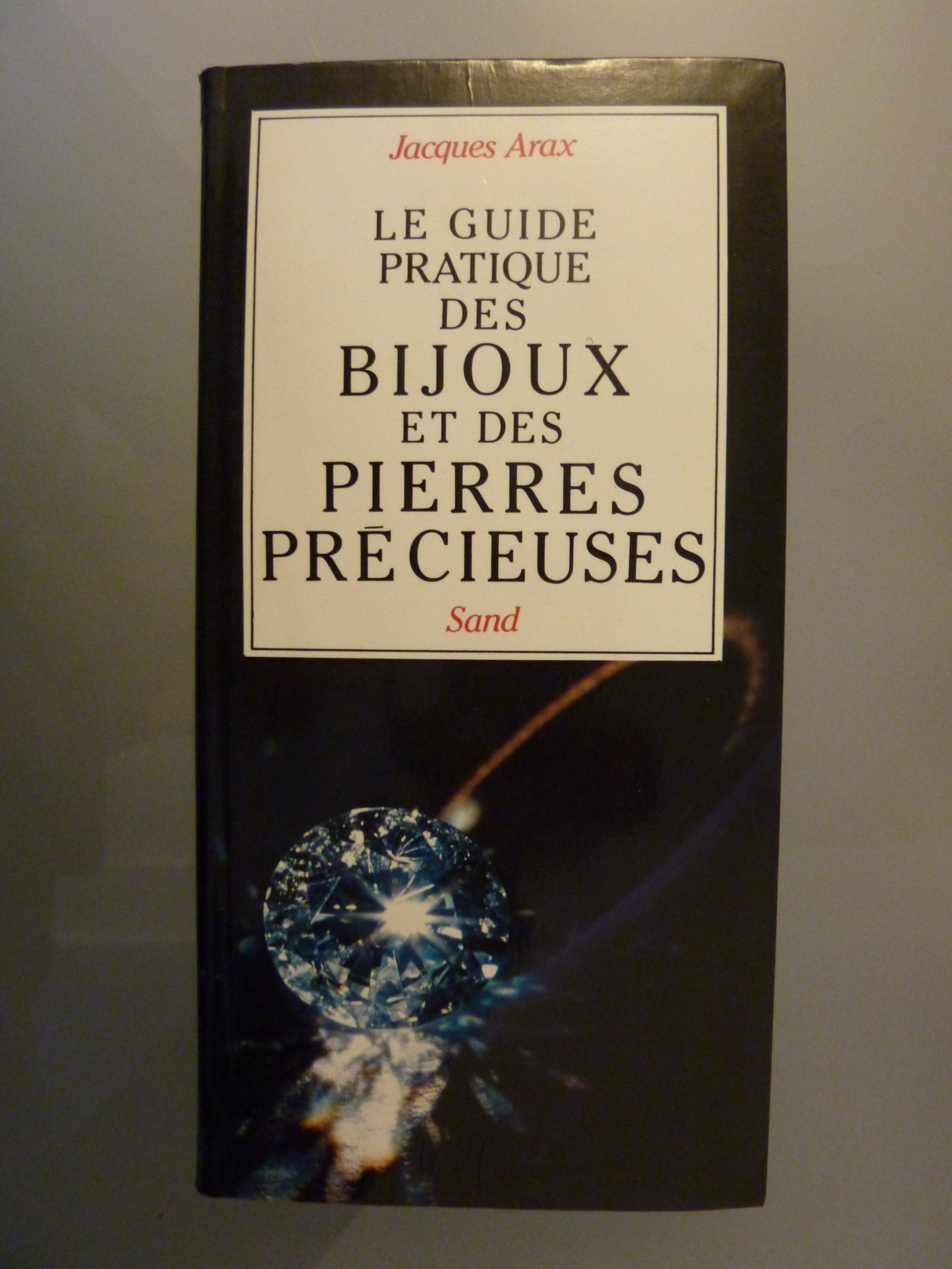 Le guide pratique des bijoux et des pierres précieuses 9782710704003