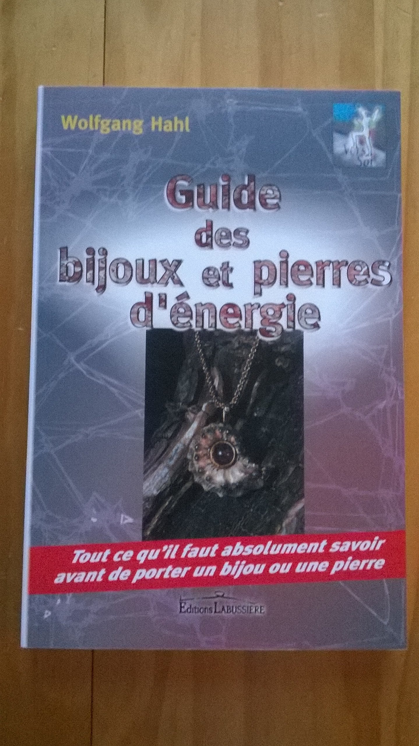 Guide des bijoux et pierres d'énergie: Tout ce qu'il faut absolument savoir avant de porter un bijou ou une pierre 9782849880128