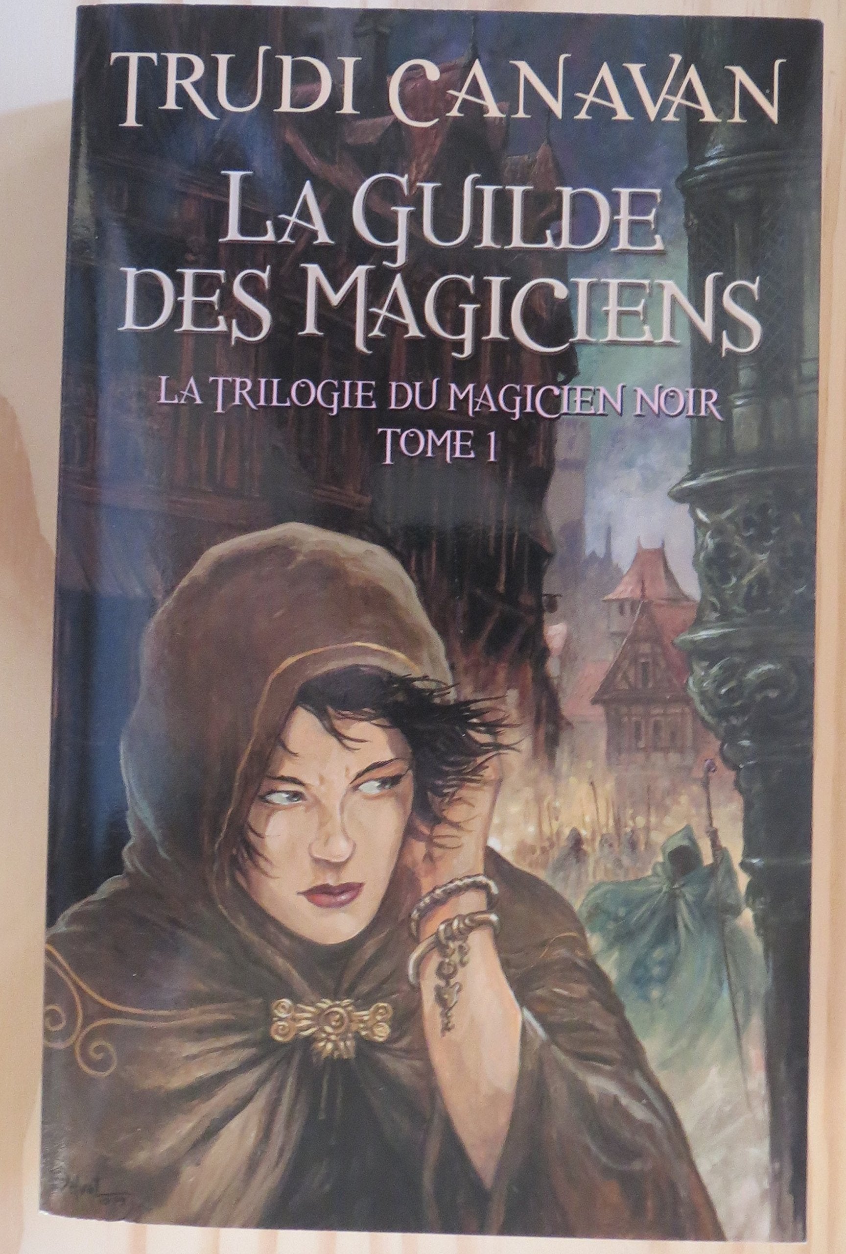 La guilde des magiciens - La trilogie du magicien noir T1 9782298038927