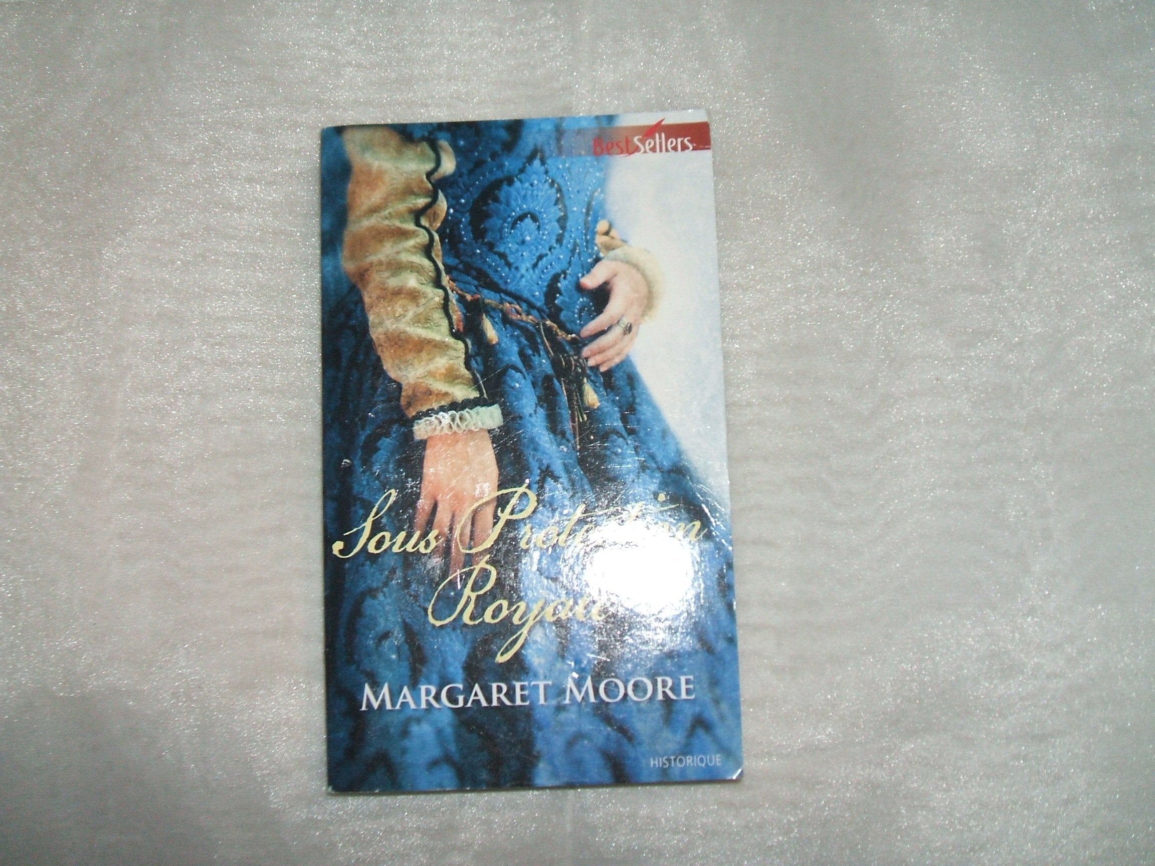 Sous protection royale 9782280248662