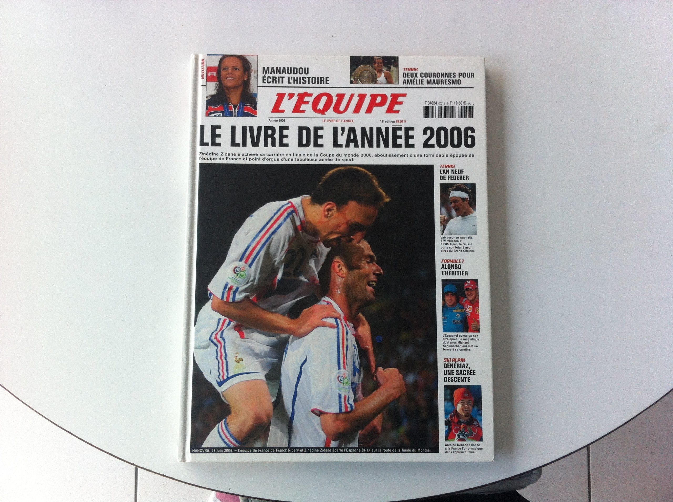 EQUIPE (L') du 01/01/2006 - LE LIVRE DE L'ANNEE 2006 - ZIDANE - FEDERER - ALONSO - DENERIAZ - MANAUDOU ECRIT L'HISTOIRE - 2 COURONNES POUR AMELIE MAURESMO