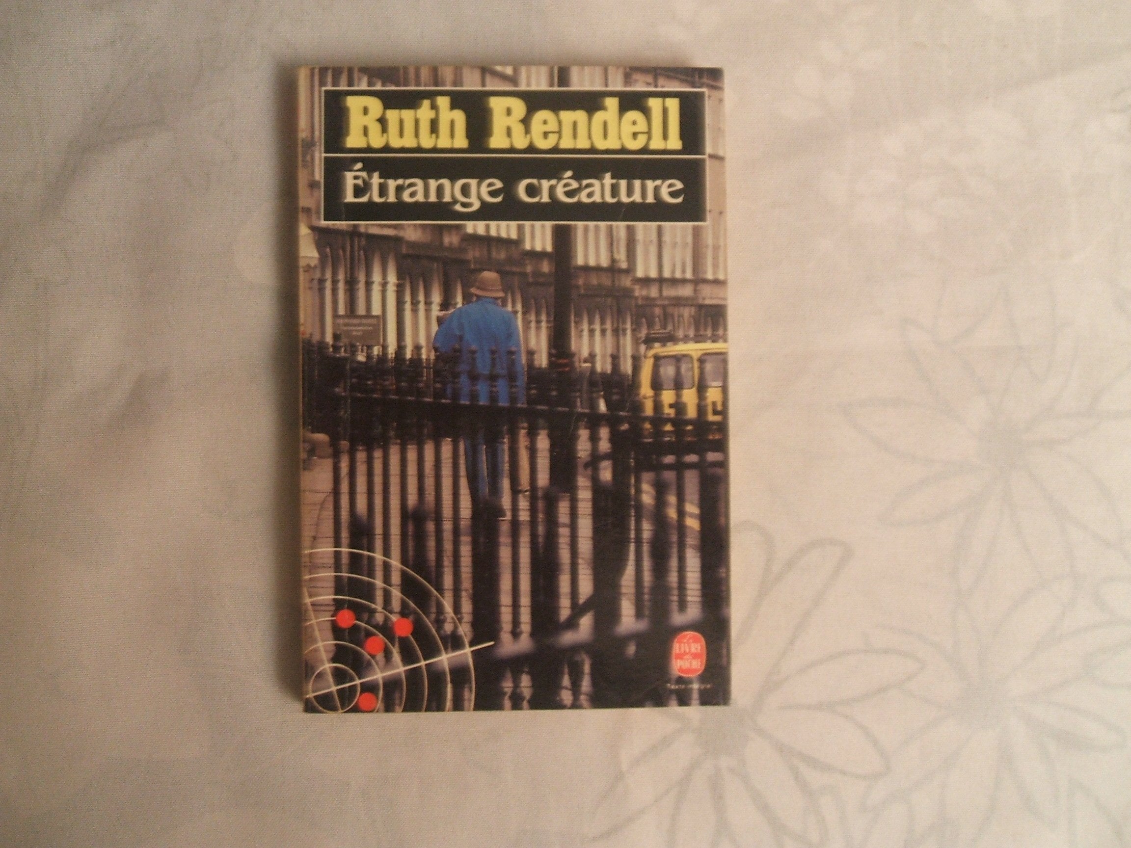 Etrange créature 9782253040910