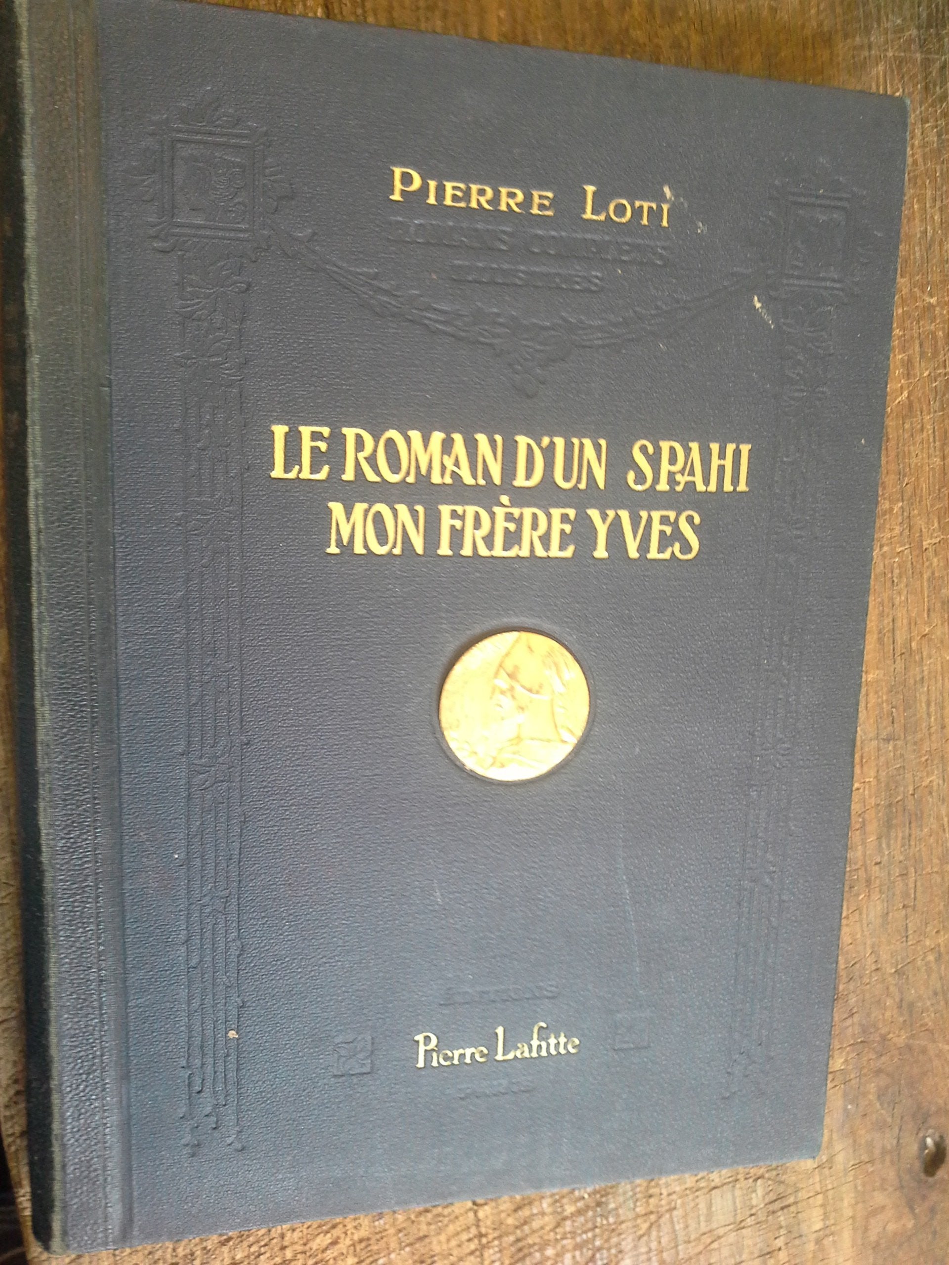 le roman d'un spahi Mon frère Yves / Pierre Loti / Illustré illustrations en couleurs et en noir -
