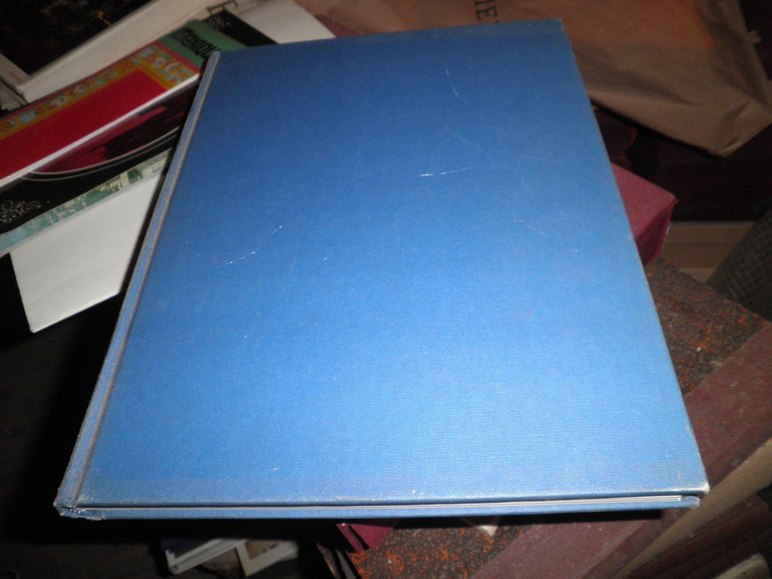 LES REQUINS 9782040129422