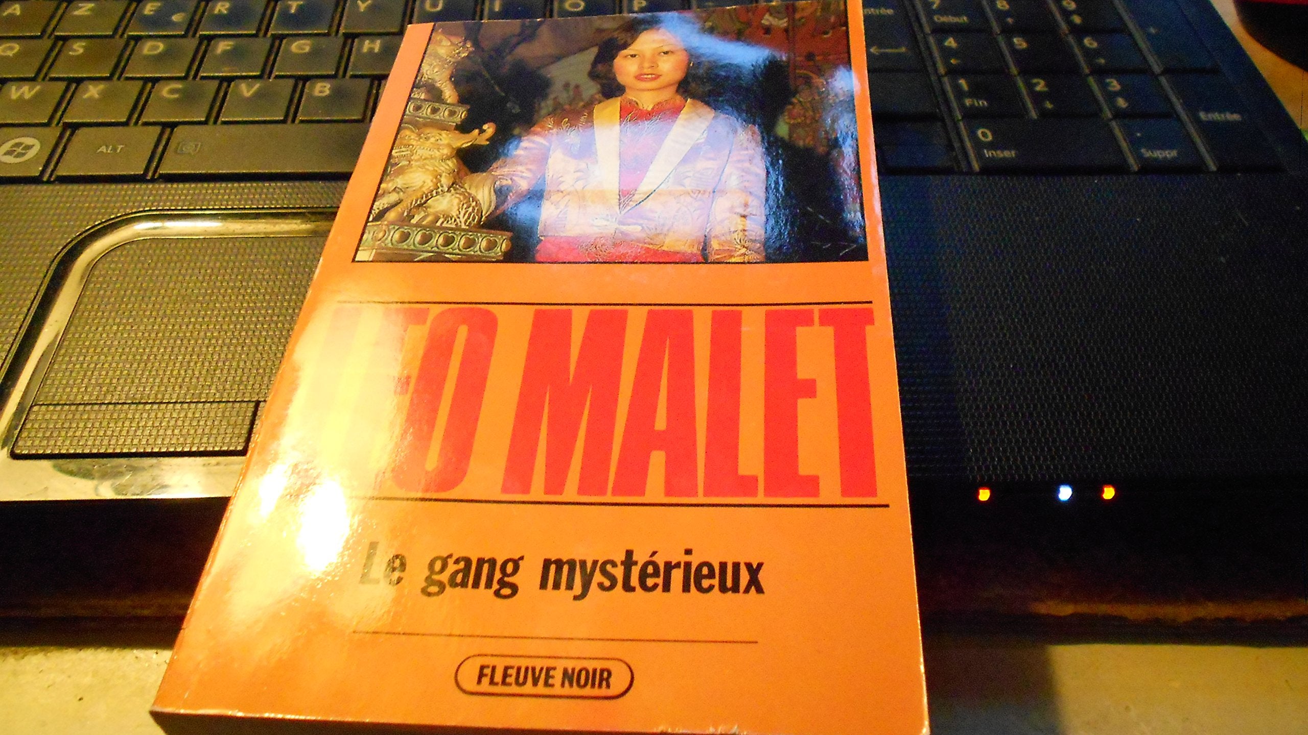 Le Gang mystérieux. (suivi de) Aux mains des réducteurs de têtes 9782265029590