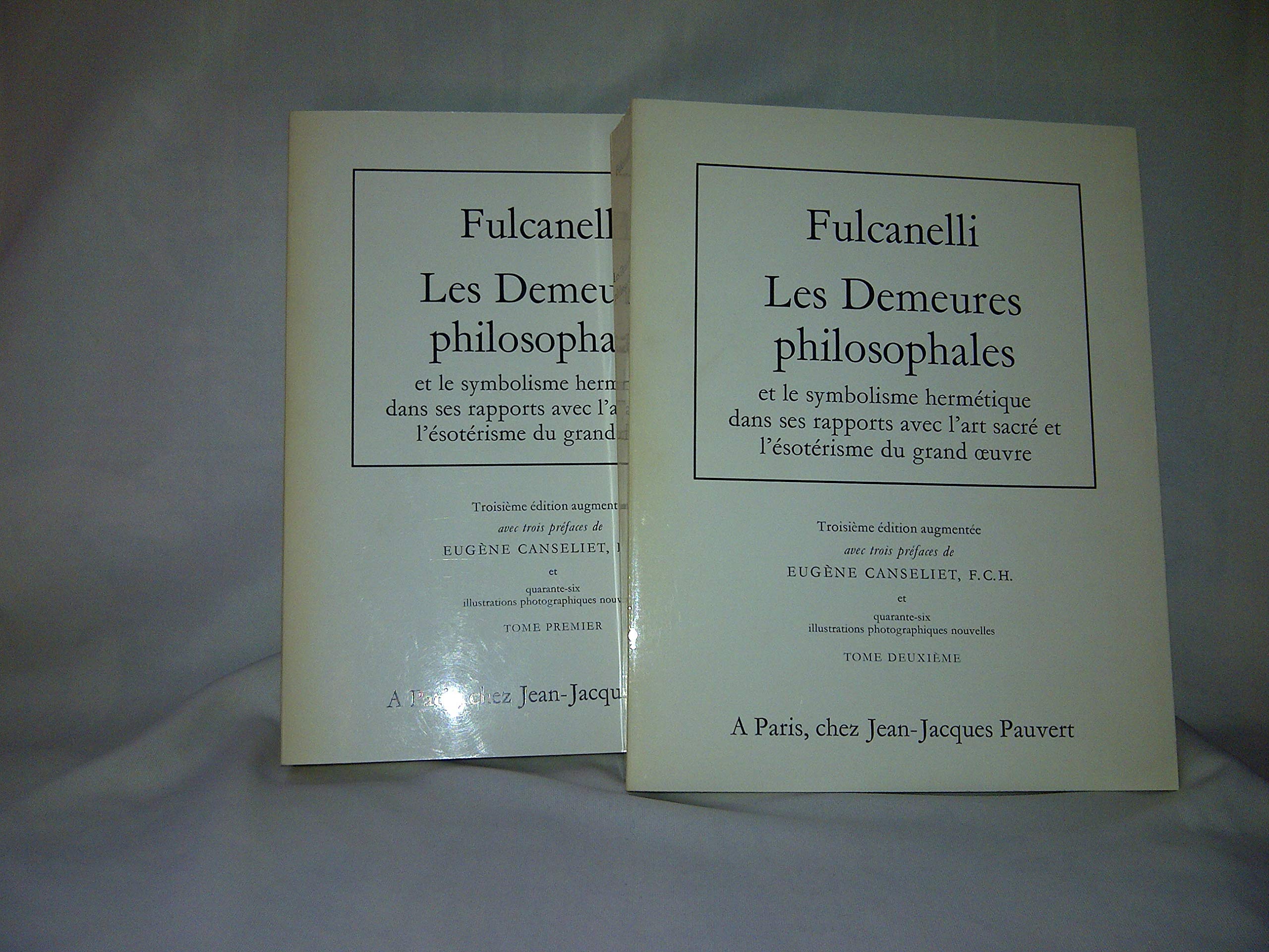 Fulcanelli. Les Demeures philosophales : Et le symbolisme hermétique dans ses rapports avec l'art sacré et l'ésotérisme du grand oeuvre. 3e édition... avec trois préfaces de Eugène Canseliet