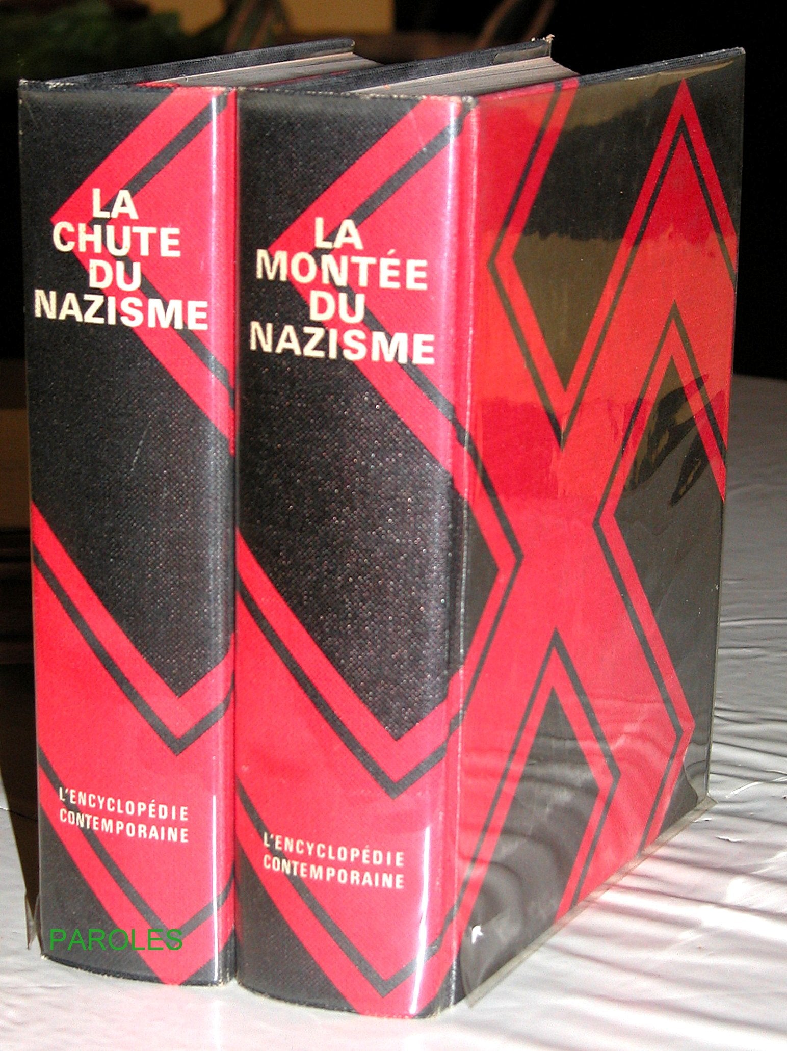 La Montée du nazisme, de la naissance d'Hitler au pacte germano-soviétique de 1939 / La chute du nazisme, des derniers jours de la paix au procès de Nuremberg