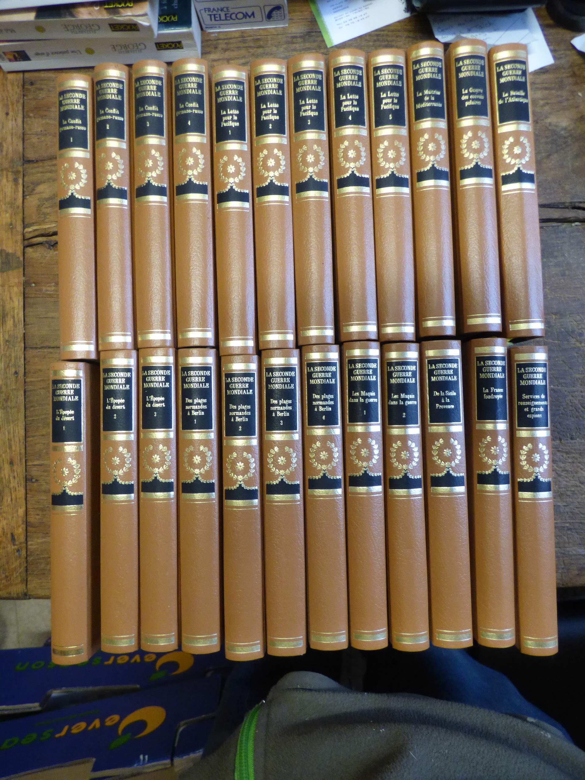 la seconde guerre mondiale en 24 volumes aux éditions Famot