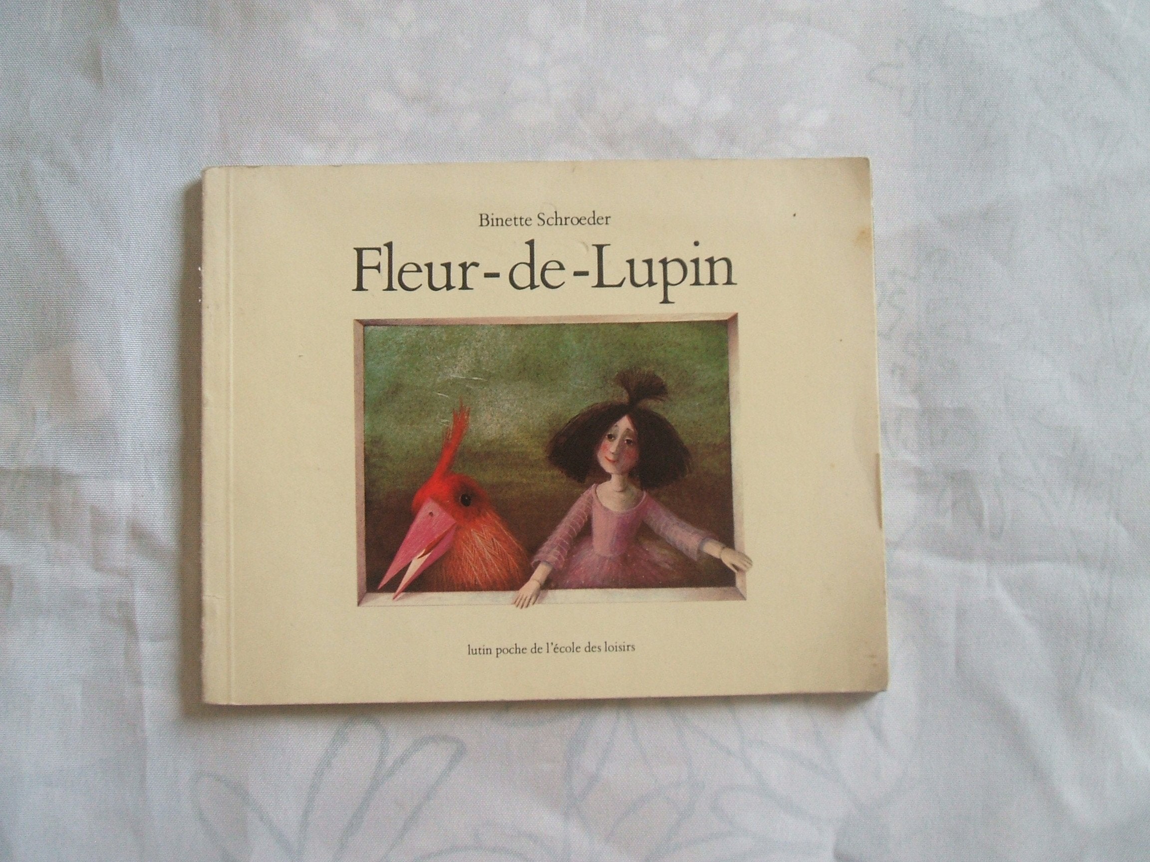 fleur de lupin 9782211016940