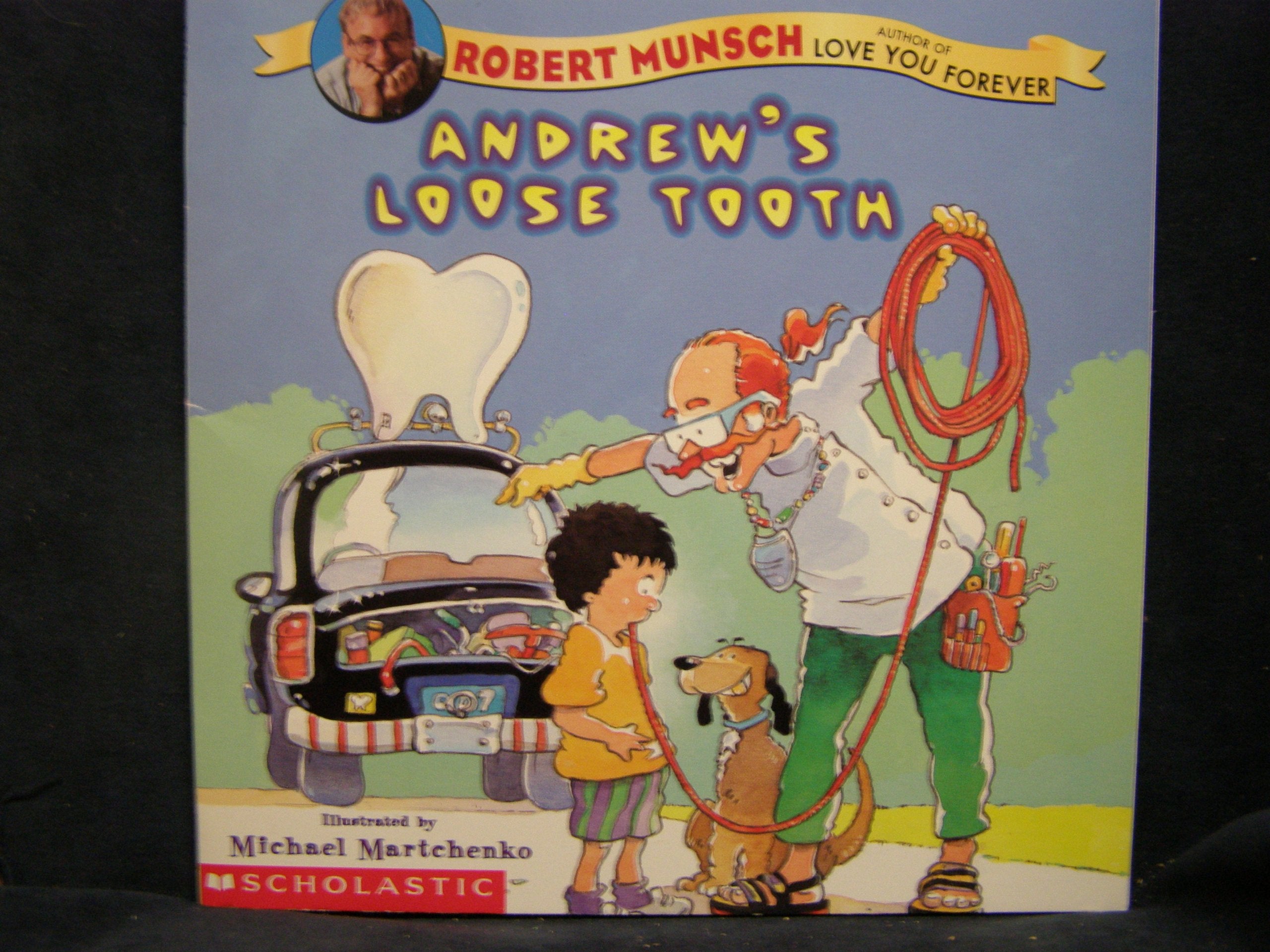 Andrew's Loose Tooth 9780439388504