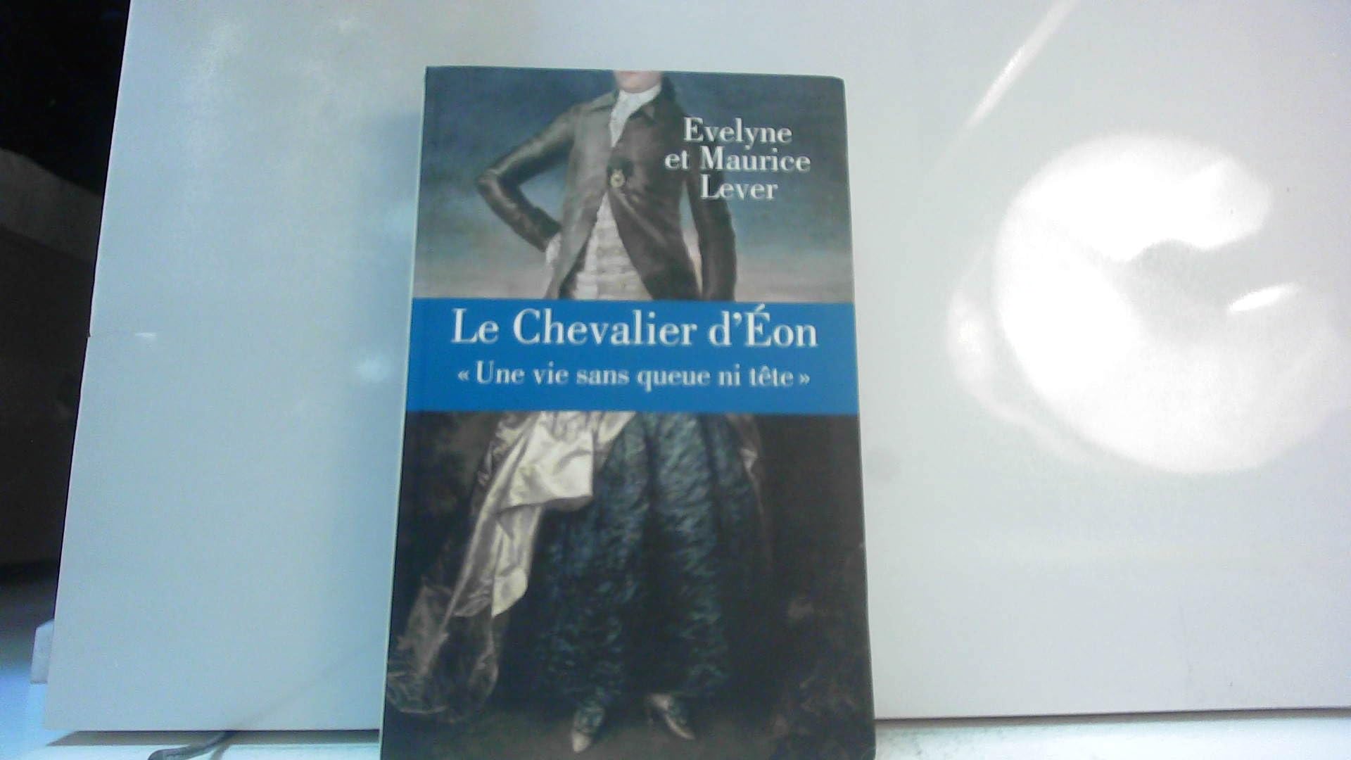 Le chevalier d'Eon : Une vie sans queue ni tête 9782286051037