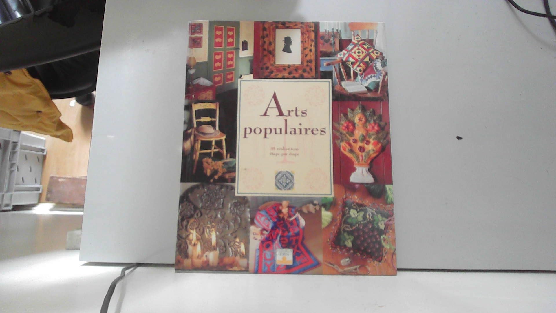 Arts populaires : 35 Réalisations étape par étape 9782215020677