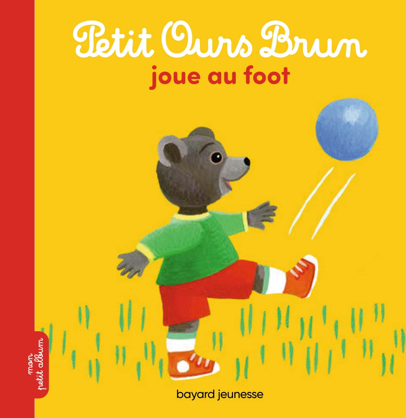 Petit Ours Brun joue au foot 9782747090933