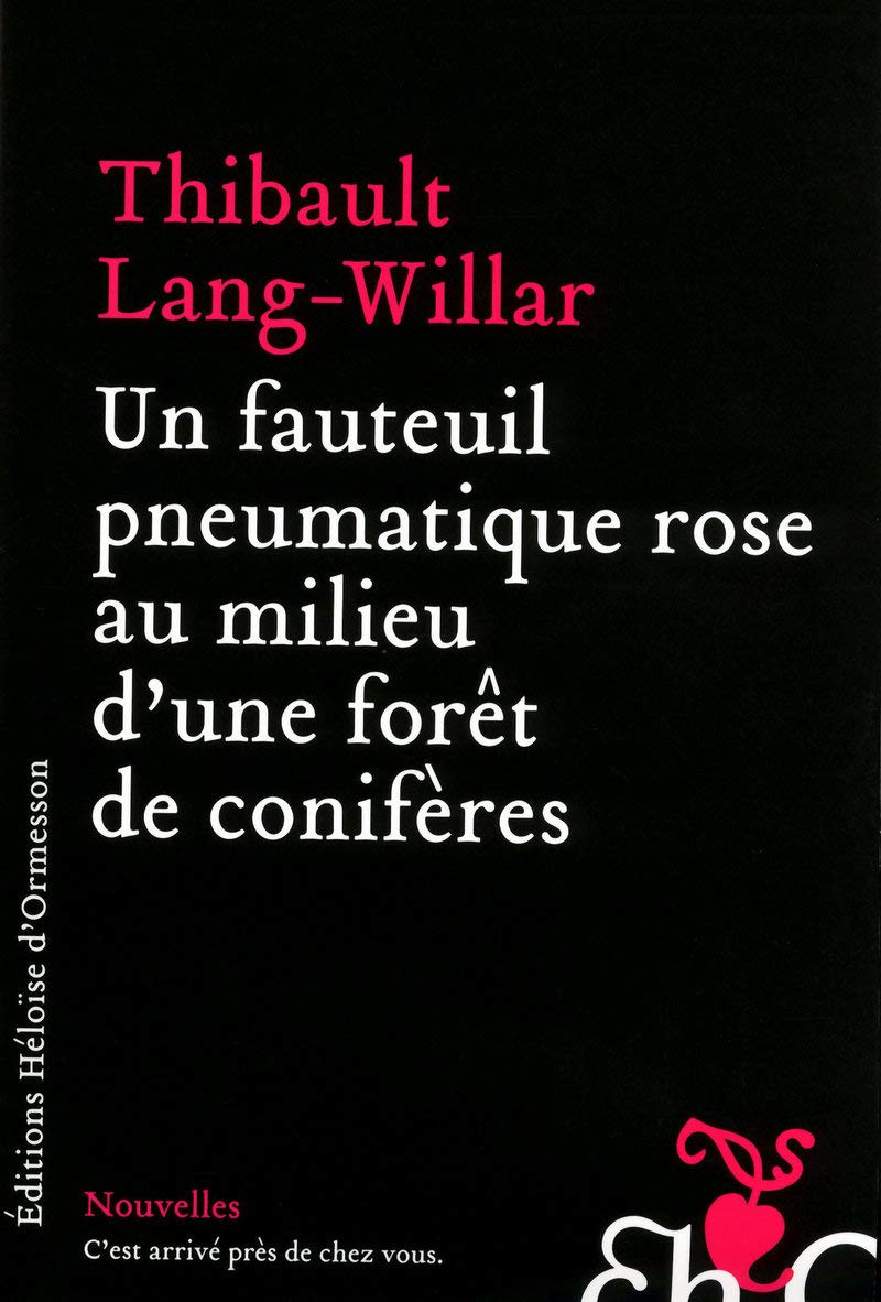 Un fauteuil pneumatique rose au milieu d'une forêt de conifères 9782350871561