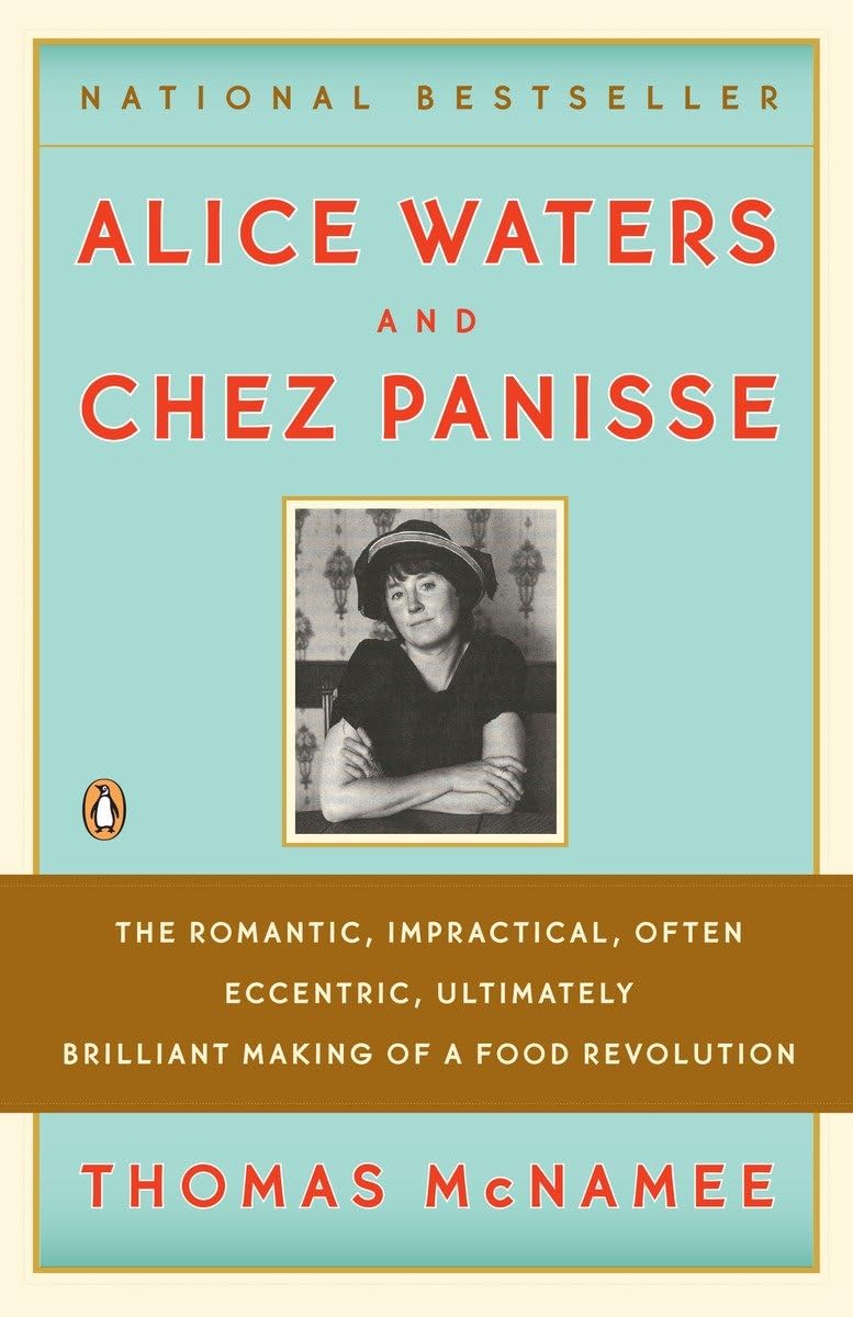 Alice Waters and Chez Panisse: The Romantic, Impractical, Often Eccentric, Ultimately Brilliant Making of a Food Revolution 9780143113089