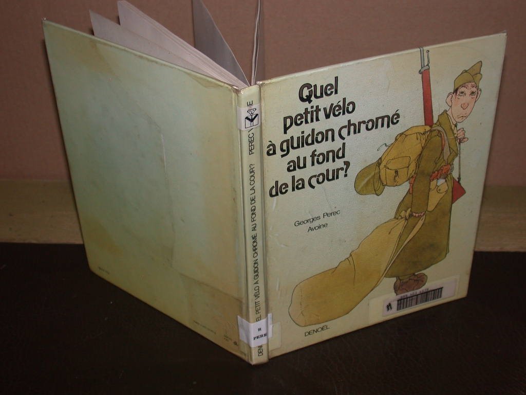 Quel petit vélo à guidon chromé au fond de la cour ? 9782207227978