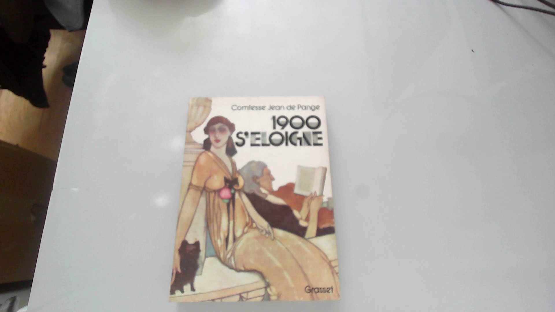 1900 s'éloigne 