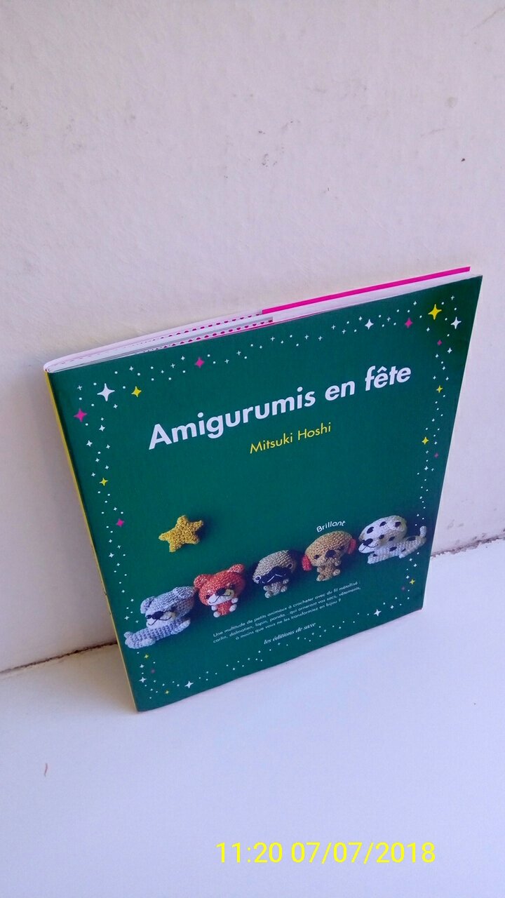 Amigurumis en fête : Une multitude de petits animaux à crocheter avec du fil métallisé, carlin, dalmatien, lapin, panda qui orneront vos sacs, vêtements, à moins que vous ne les transformiez en bijoux 9782756521466