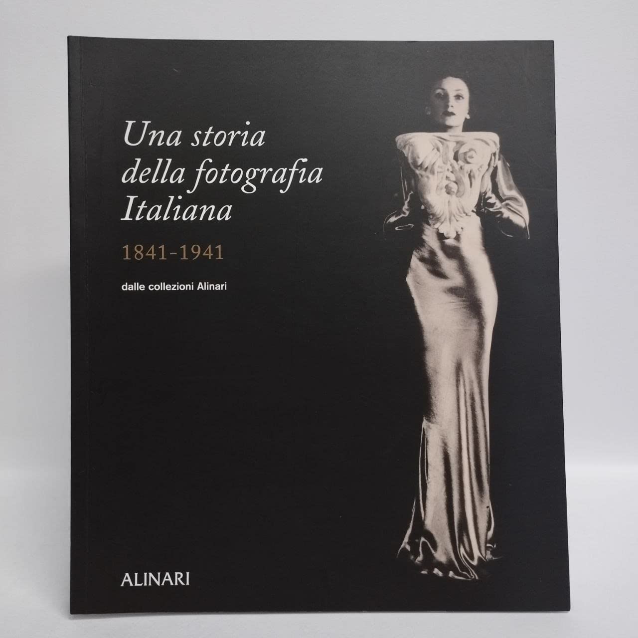 Una storia della fotografia italiana nelle collezioni Alinari 1841-1941. Ediz. illustrata 9788872925102