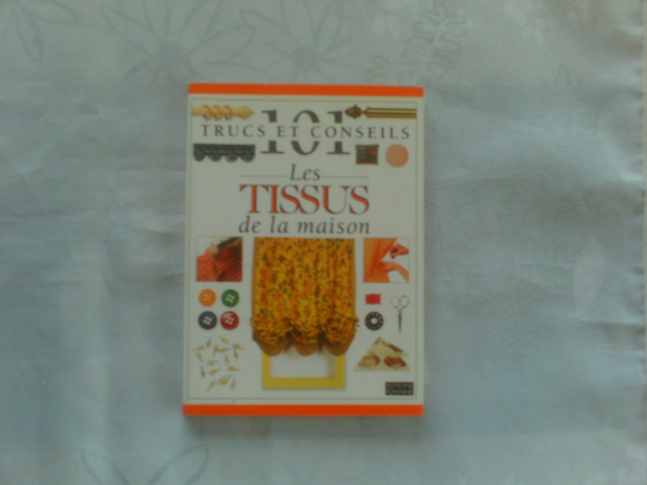 LES TISSUS DE LA MAISON 9782910635626