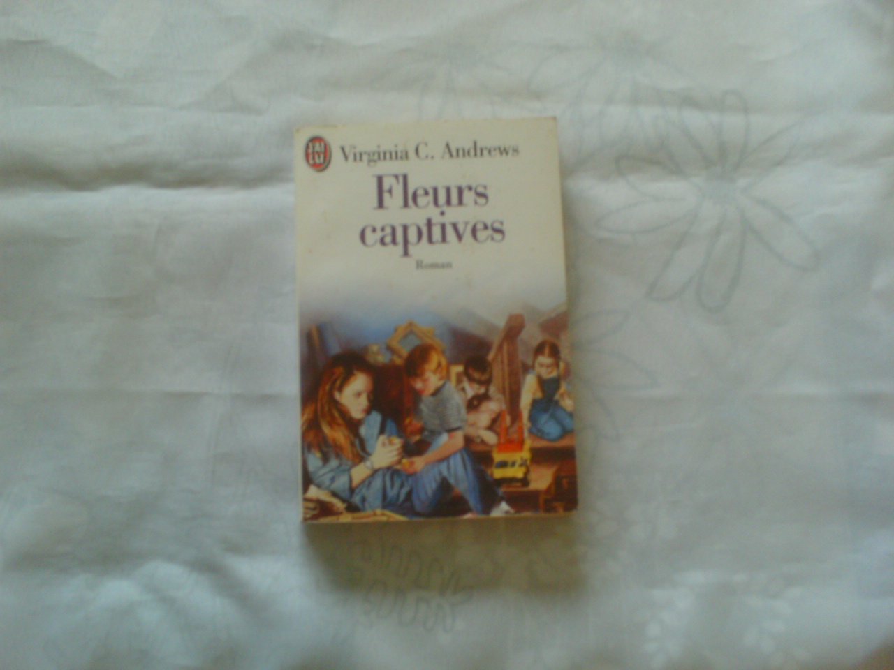 Fleurs captives, Tome 1 9782277211655