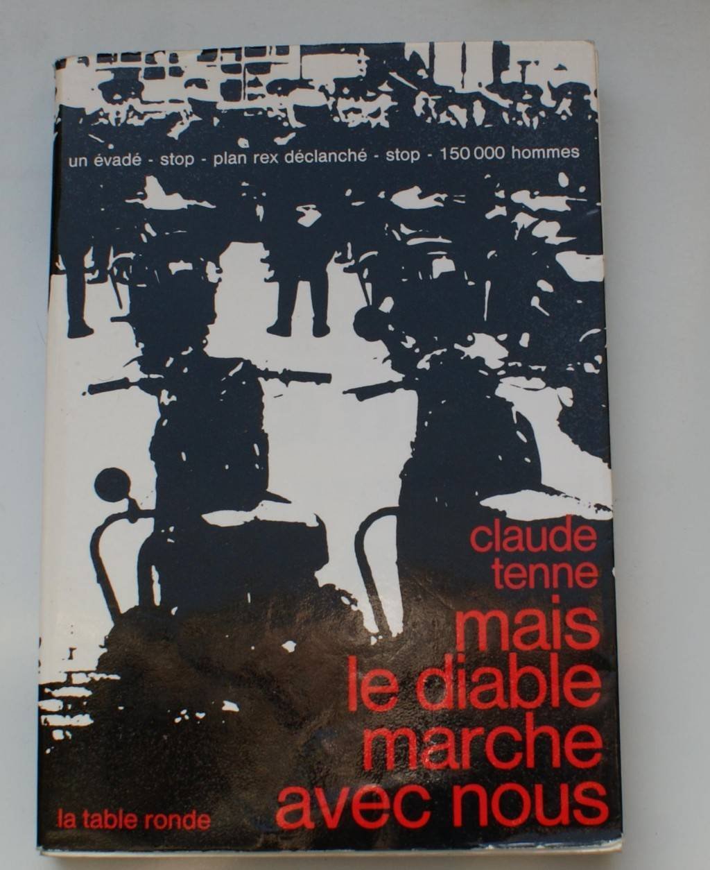 Mais le Diable marche avec nous. 