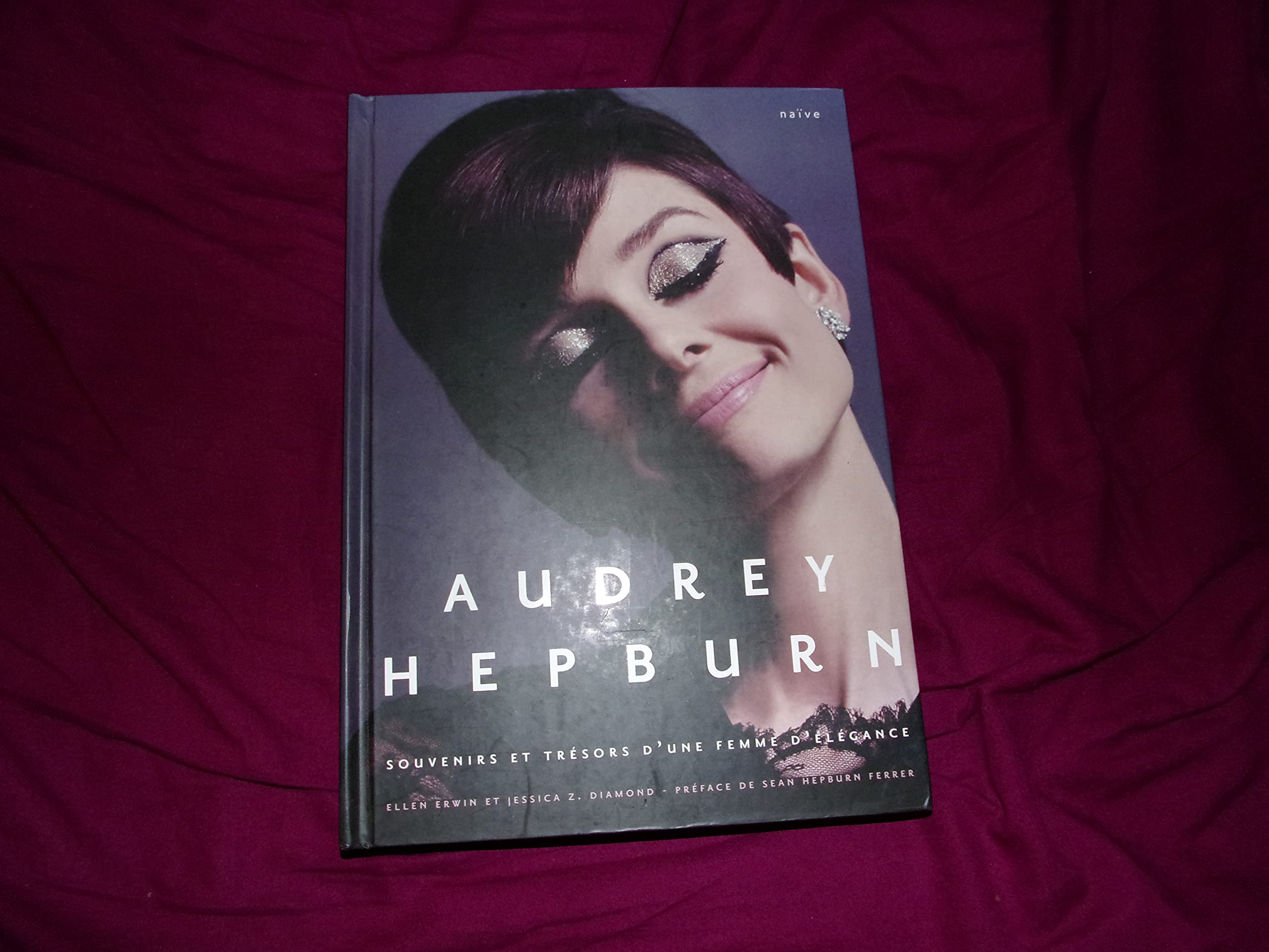 Audrey Hepburn: Souvenirs et trésors d'une femme d'élégance 9782350210742