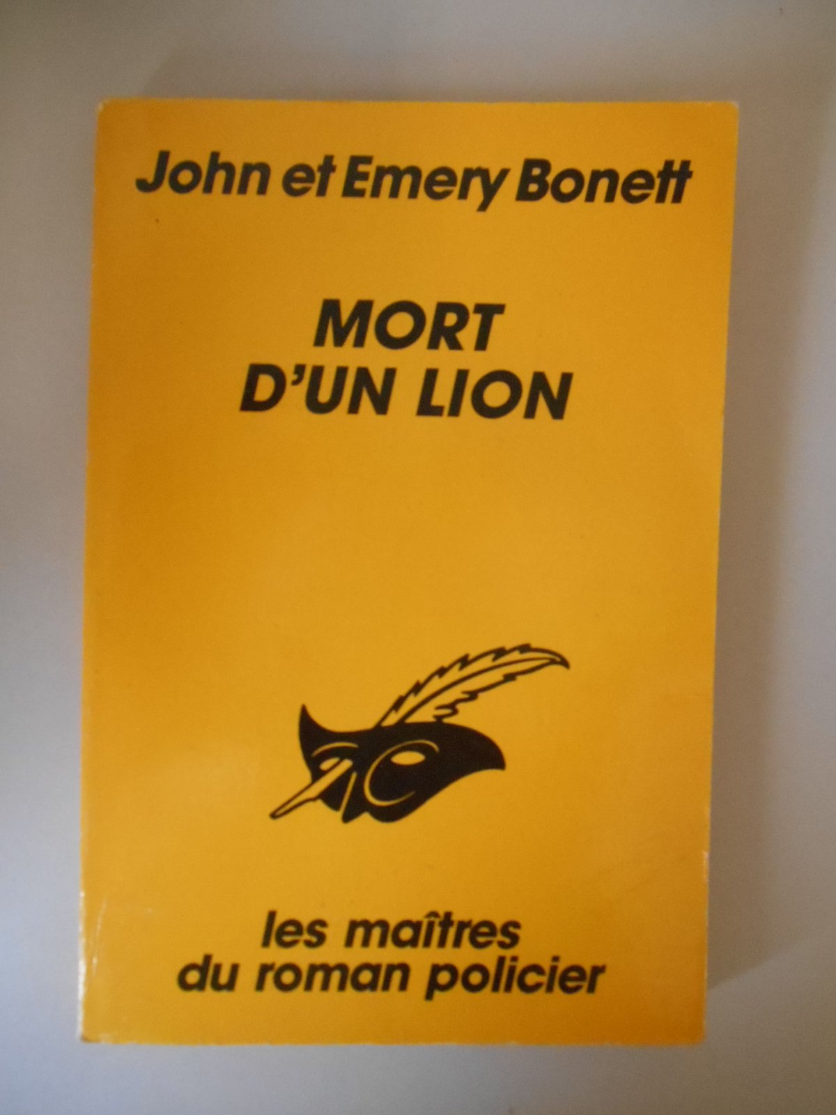 MORT D'UN LION 9782702417997