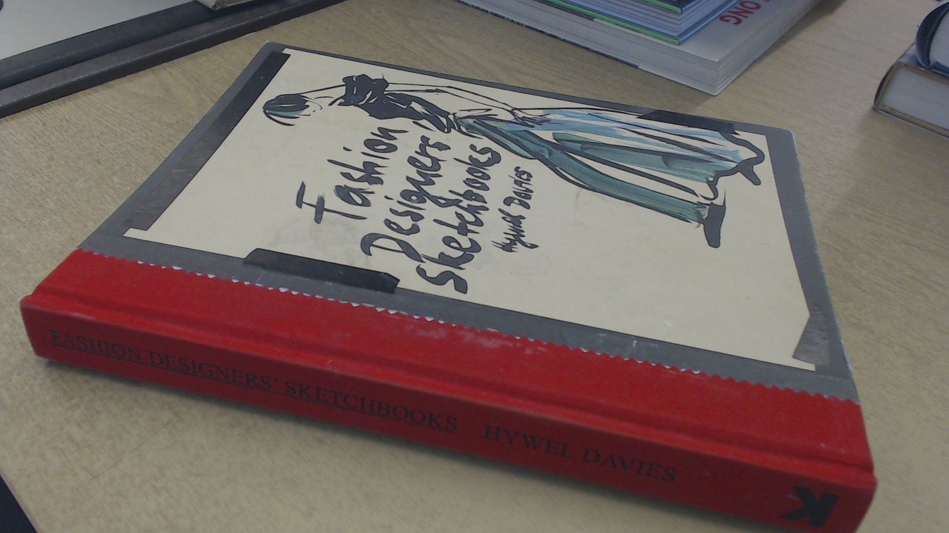 Fashion Designers' Sketchbooks 9781856696838