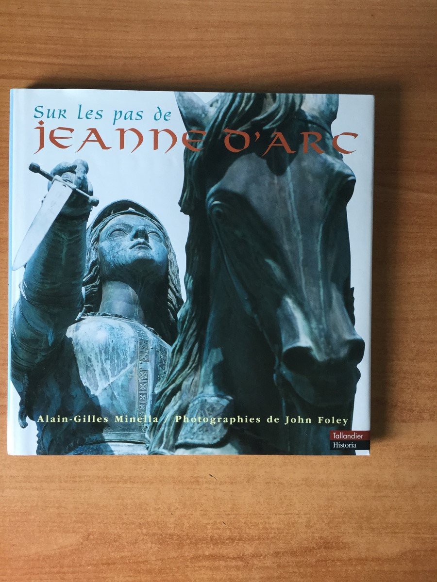 SUR LES PAS DE JEANNE D ARC 9782235022392