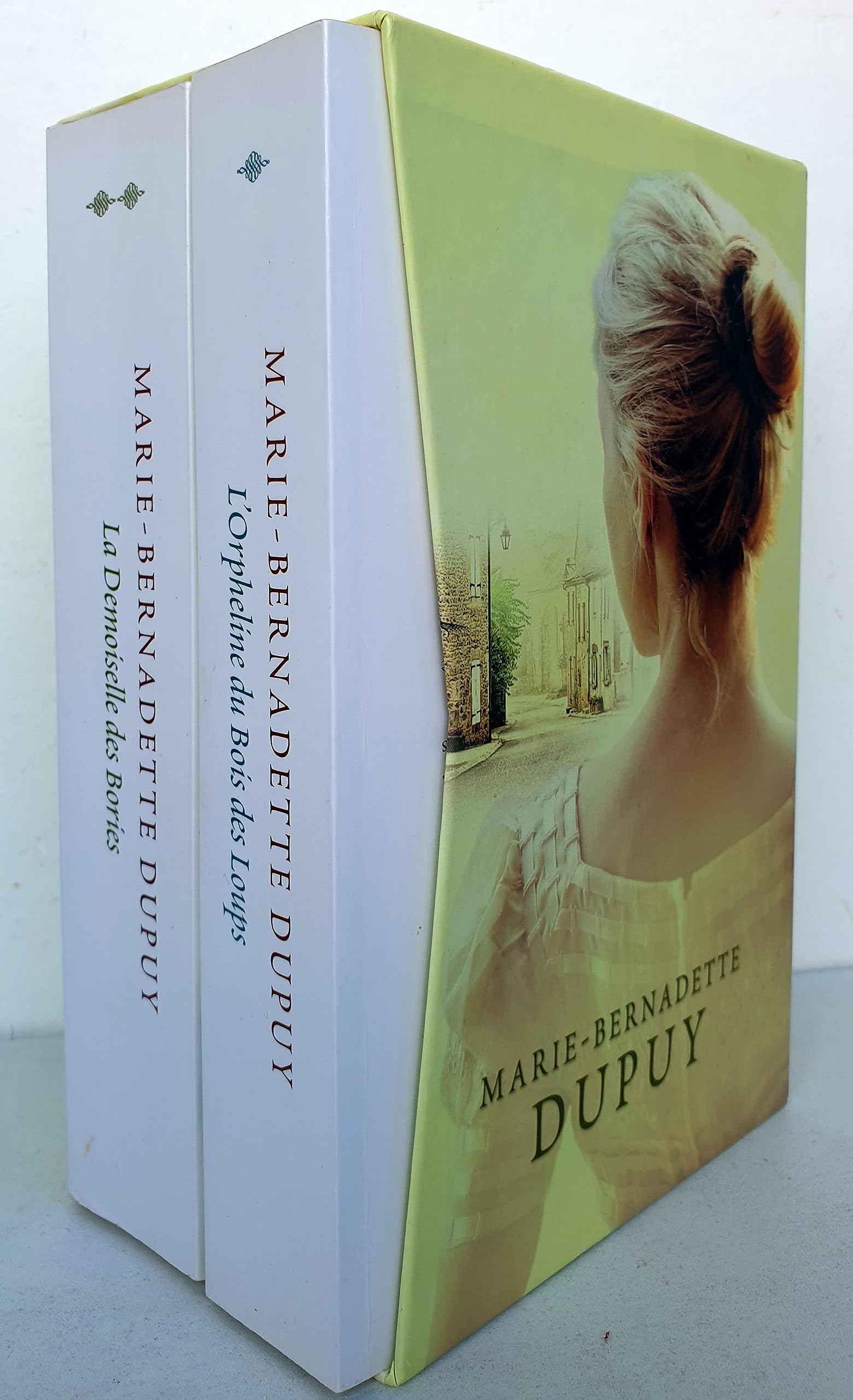 Coffret MARIE- BERNADETTE DUPUY -- L'Orpheline du Bois des Loups - T. 1 / La Demoiselle des Bories - T. 2 9782298104899