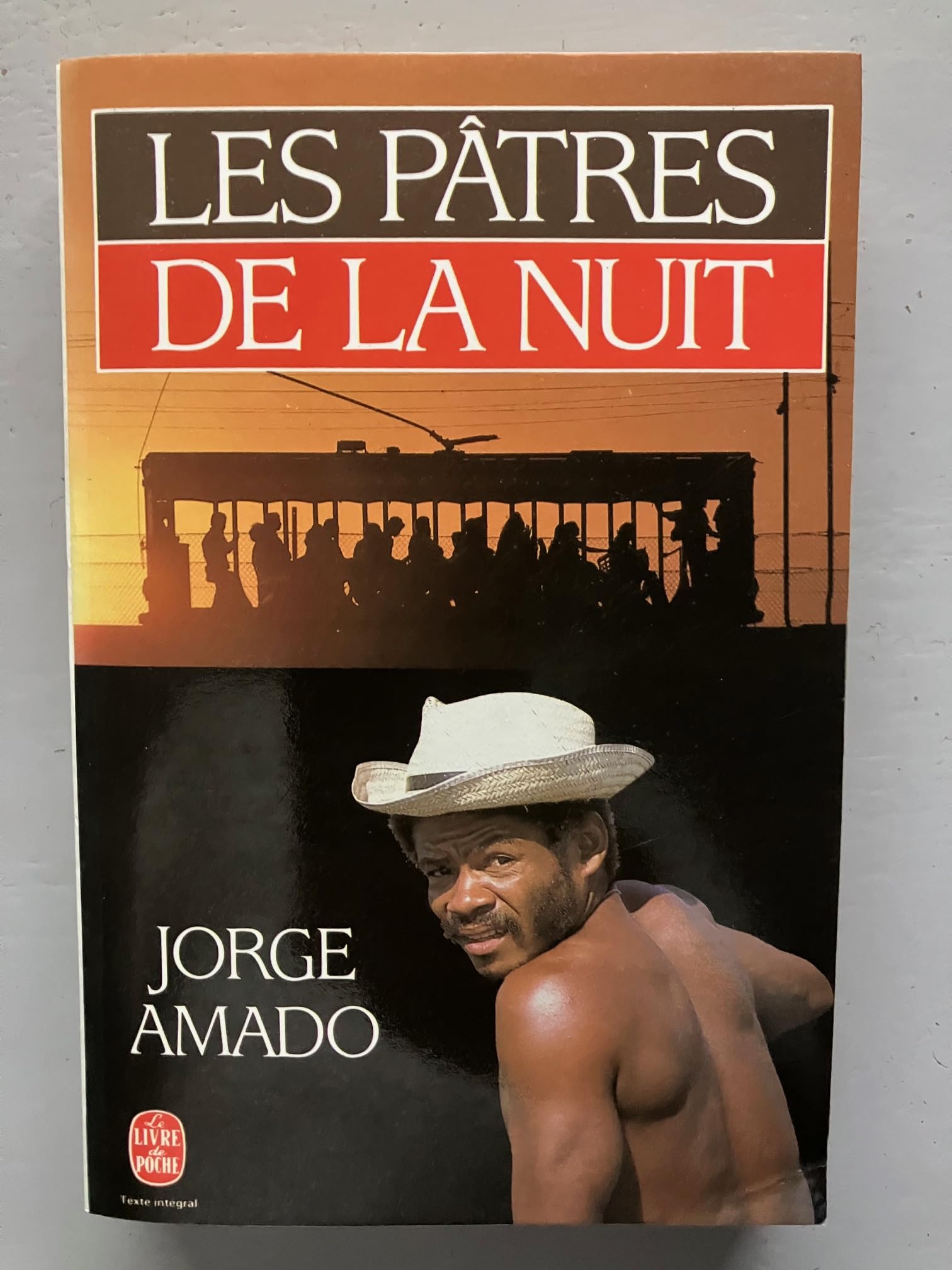 LES PATRES DE LA NUIT 9782253018612