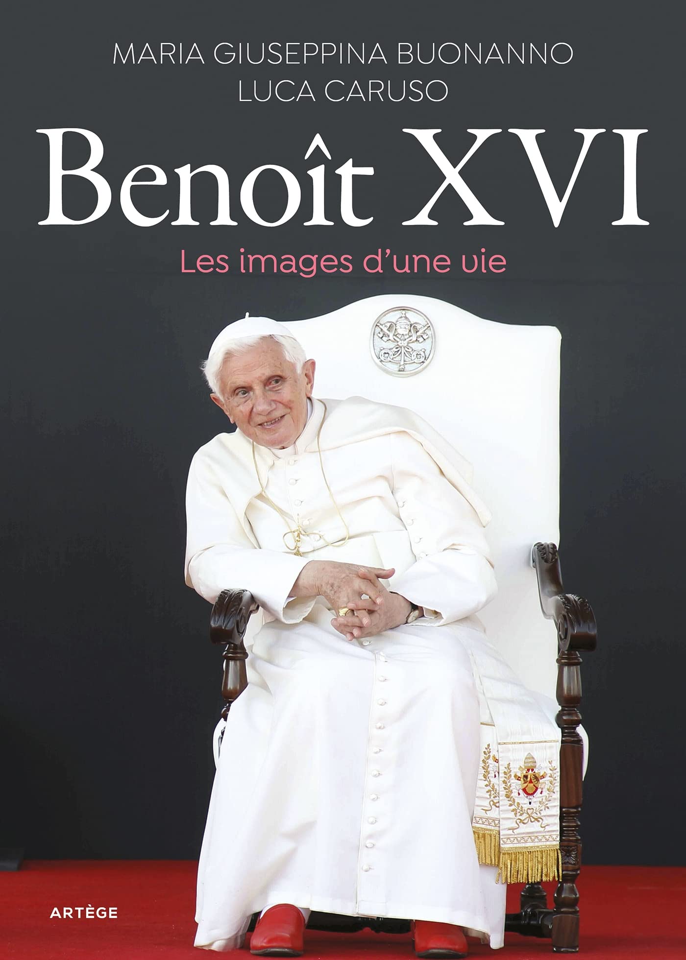 Benoît XVI: Les images d'une vie 9791033607151