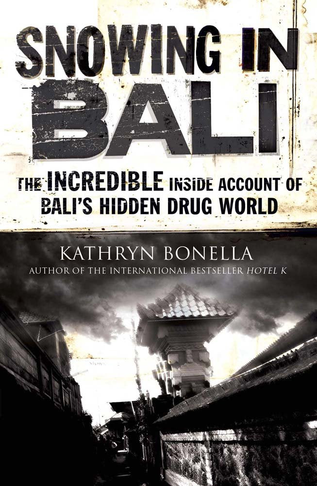 Snowing in Bali: The Incredible Inside Account of Bali's Hidden Drug World 9781782062653