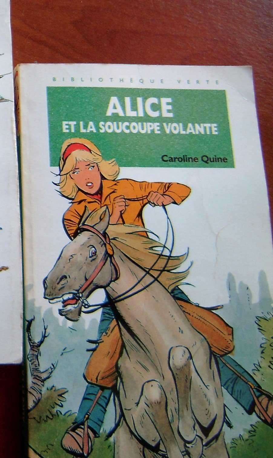 ALICE ET LA SOUCOUPE VOLANTE 9782010135521