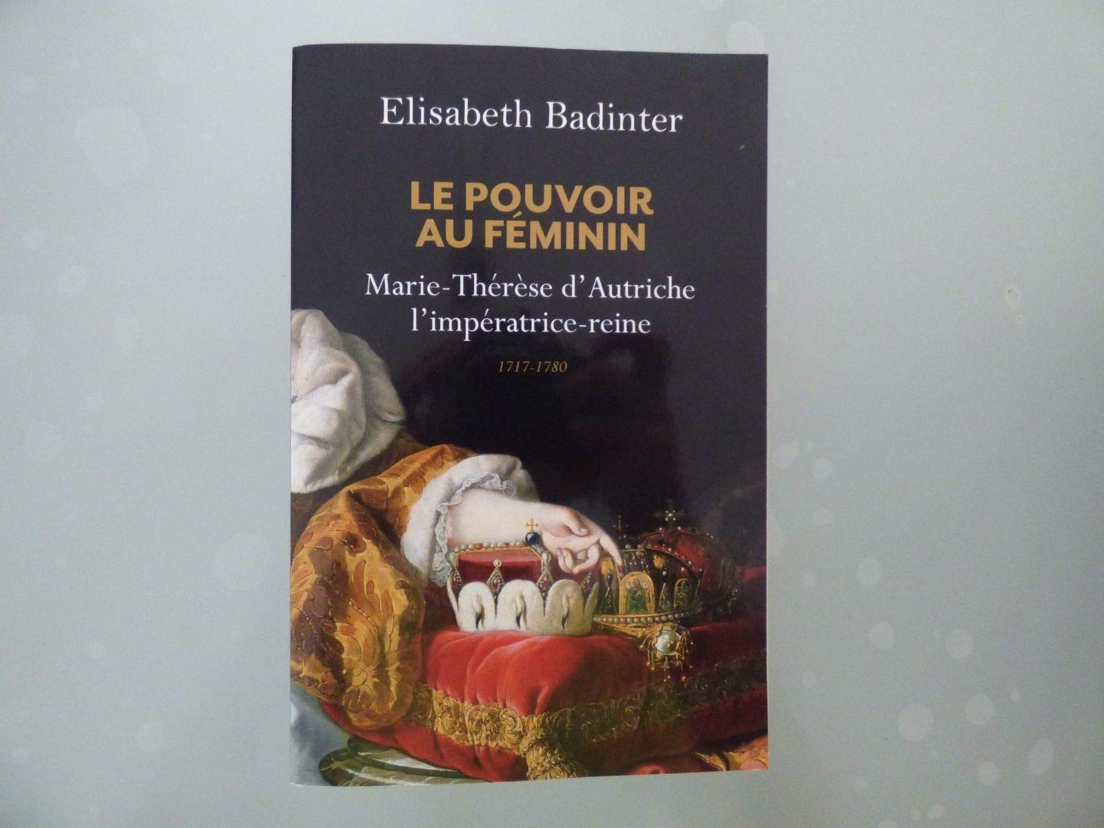LE POUVOIR AU FMININ 9782286136901