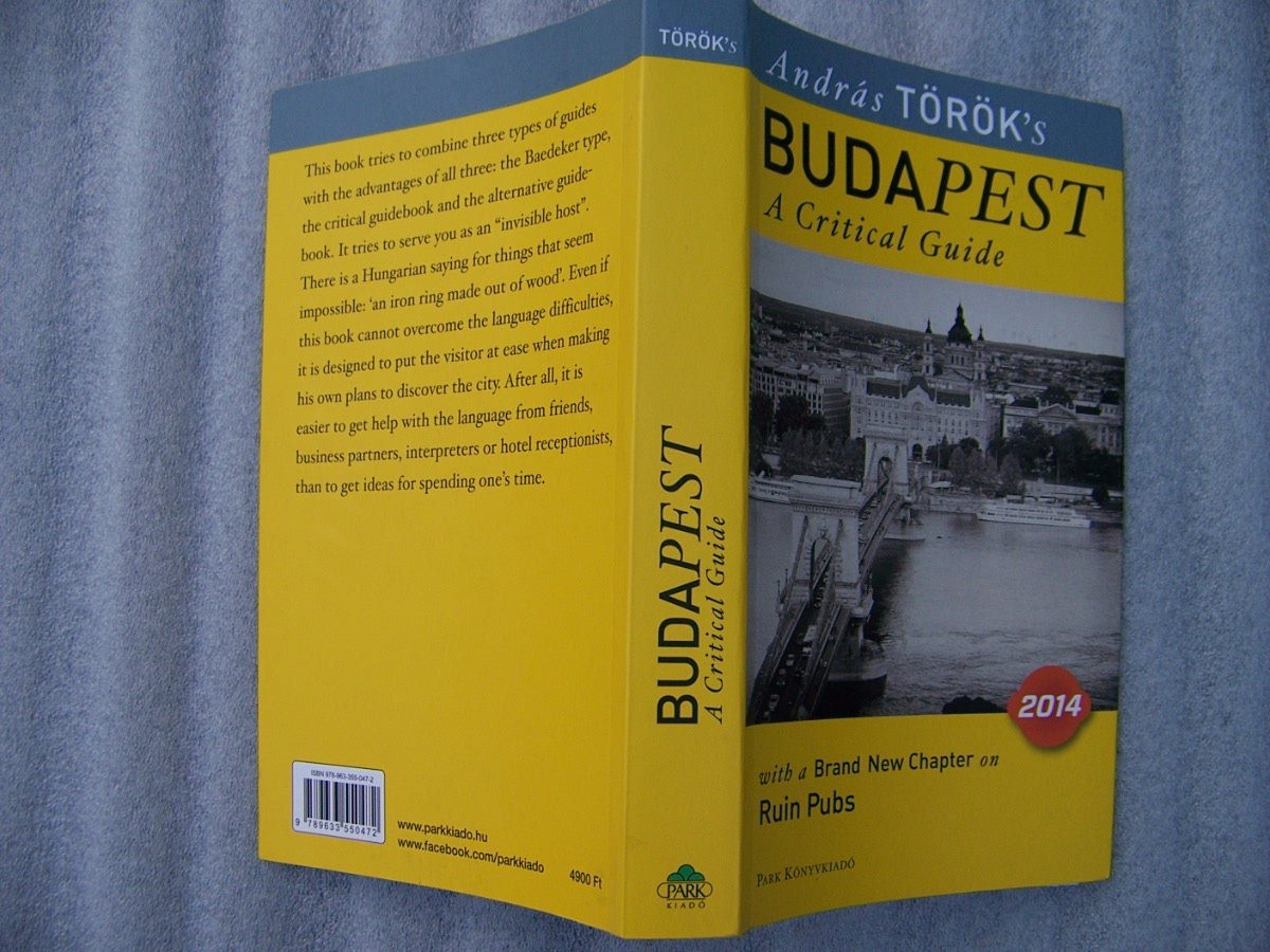 Budapest - A Critical Guide 9789633550472