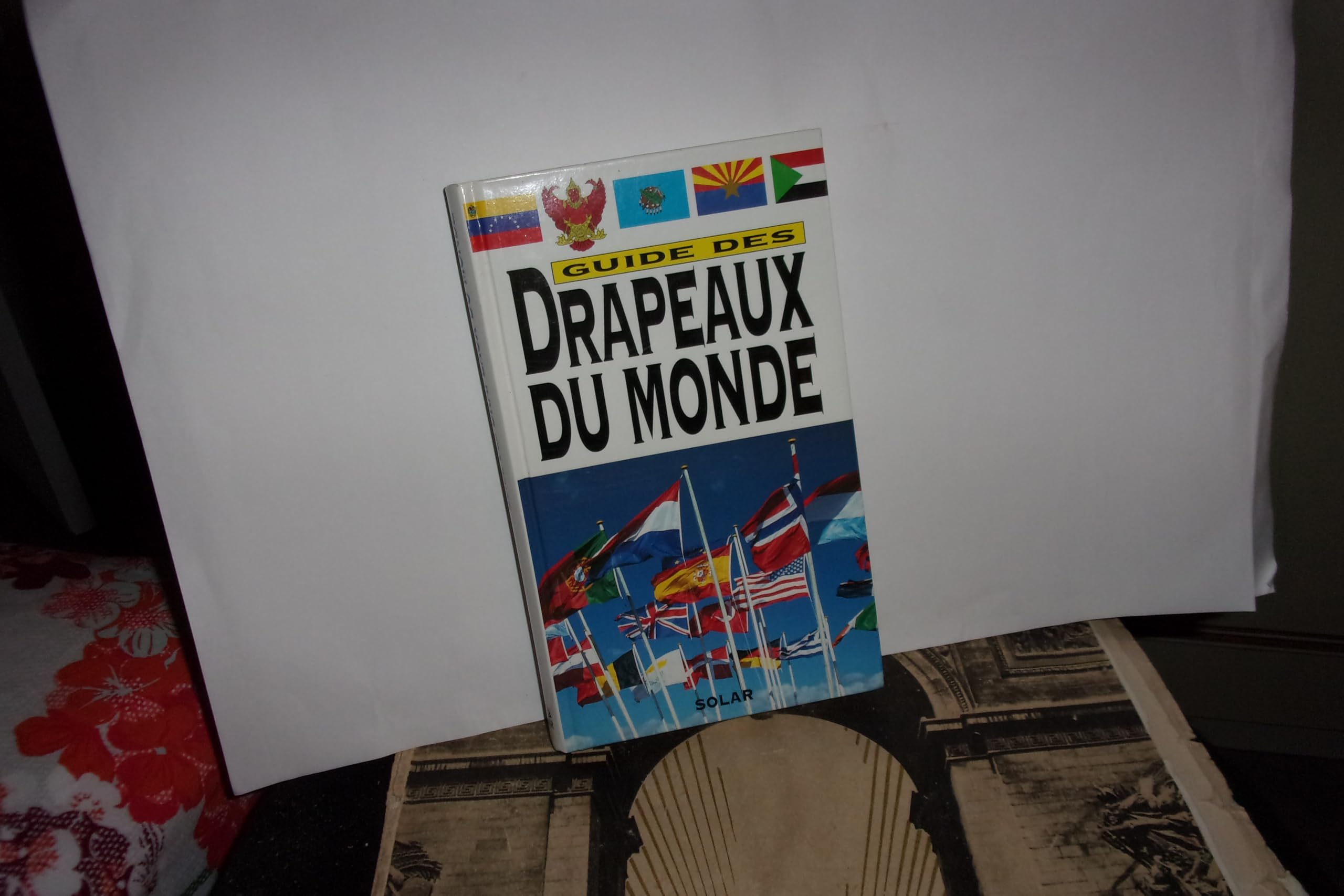 Guide des drapeaux du monde 9782263020452