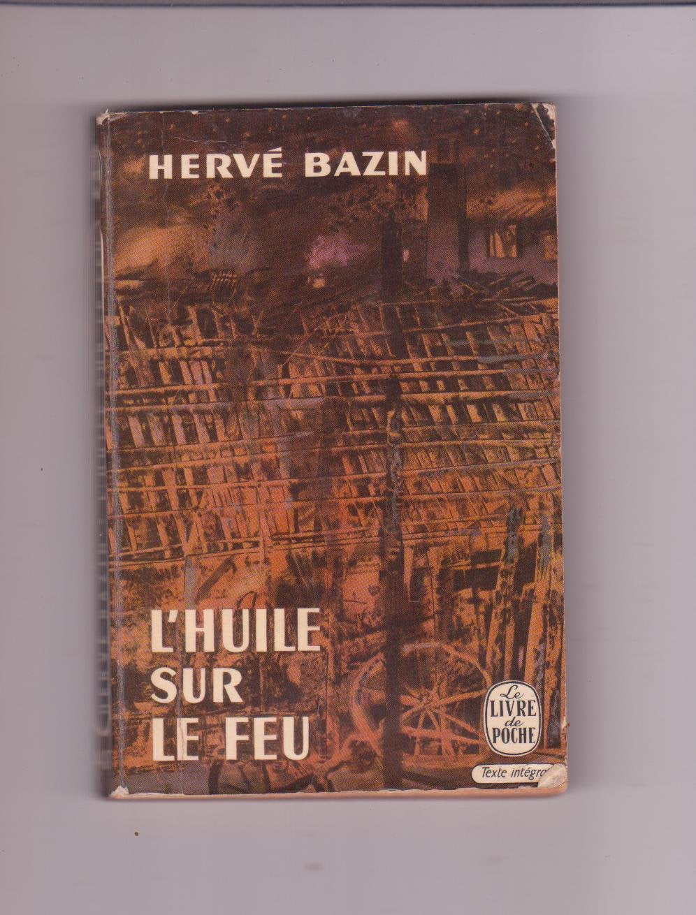 l' huile sur le feu. 
