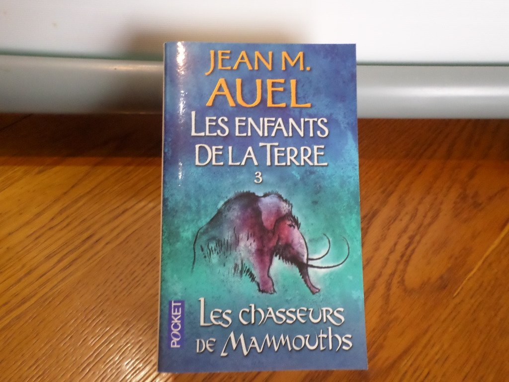 Les Enfants de la terre, tome 3 : Les Chasseurs de mammouths 9782266122146