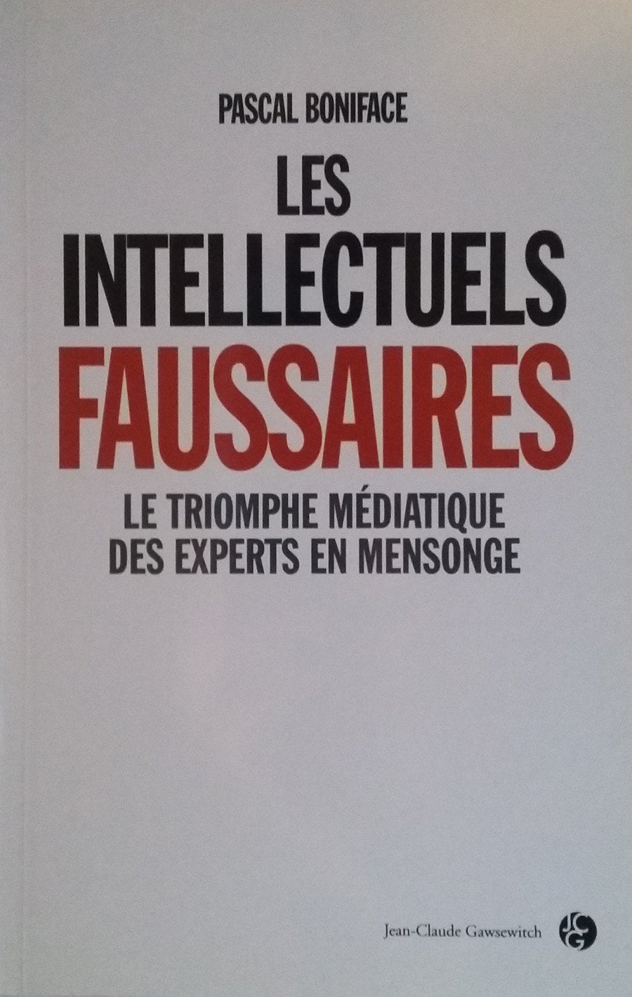 Les intellectuels faussaires : Le triomphe médiatique des experts en mensonge 9782350132778