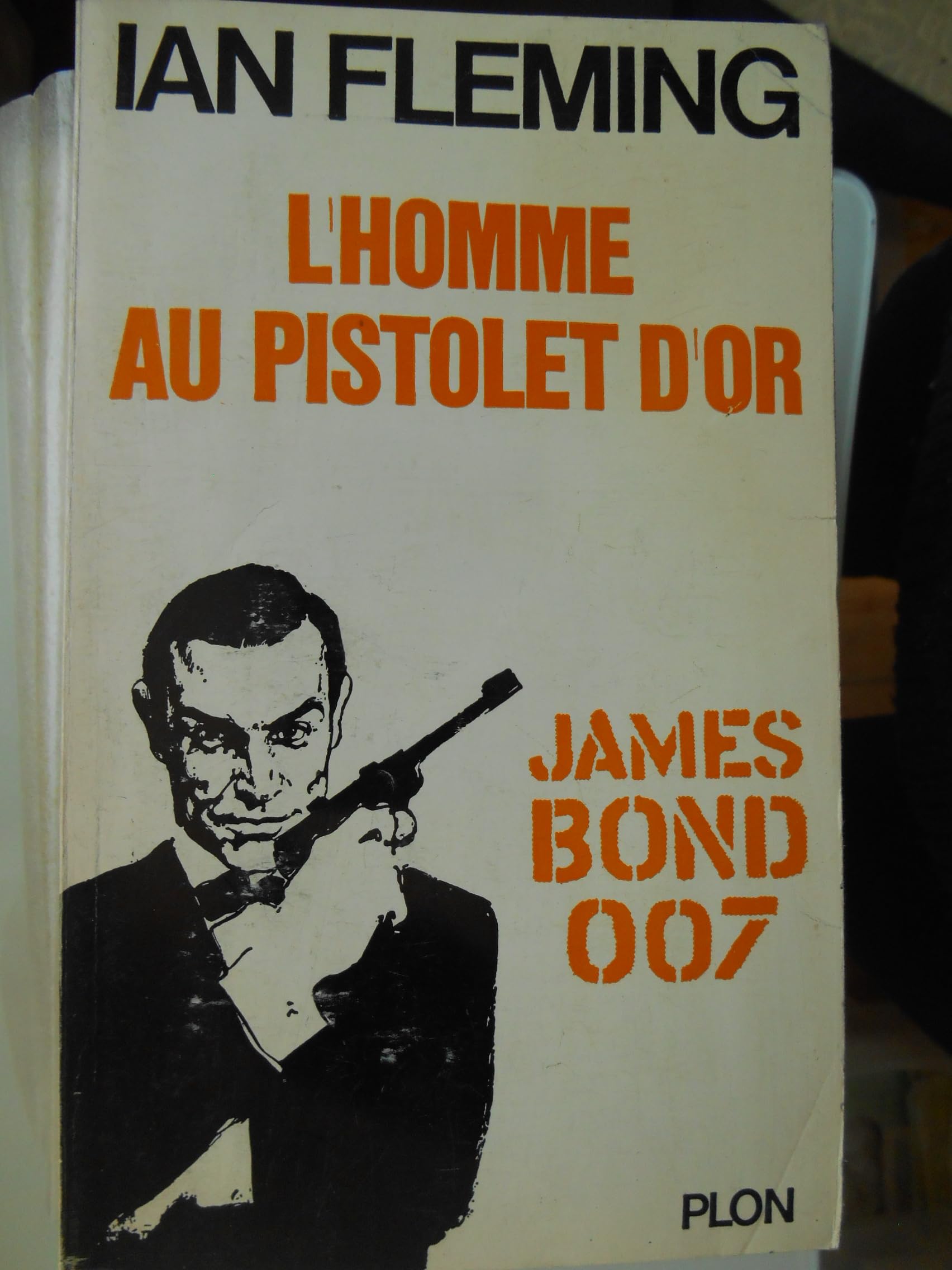 L'Homme au pistolet d'or : Ethe Man with the golden gune. 