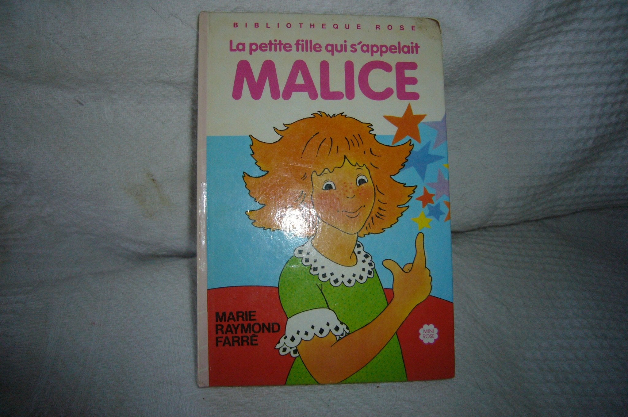 La petite fille qui s'appelait Malice : Série : Minirose : Collection : Bibliothèque rose cartonnée & illustrée 9782010022753
