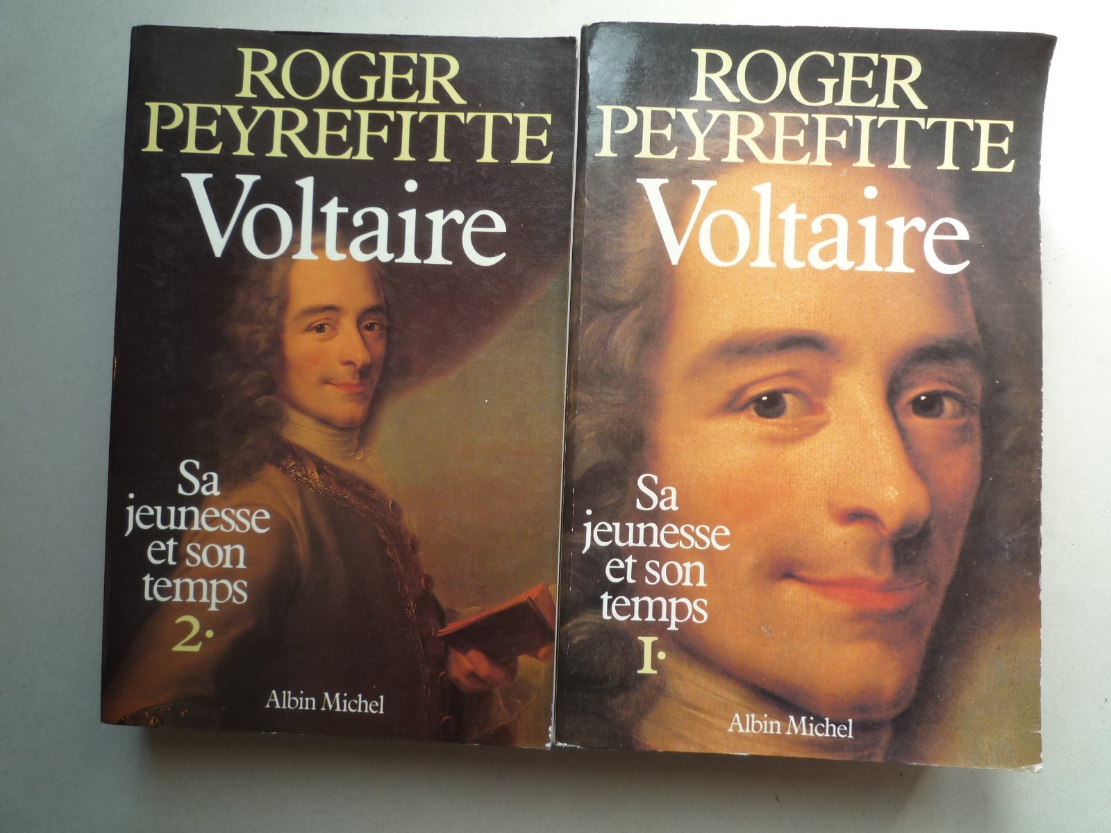 Voltaire COMPLET EN DEUX TOMES. (Sa jeunesse et son temps) 