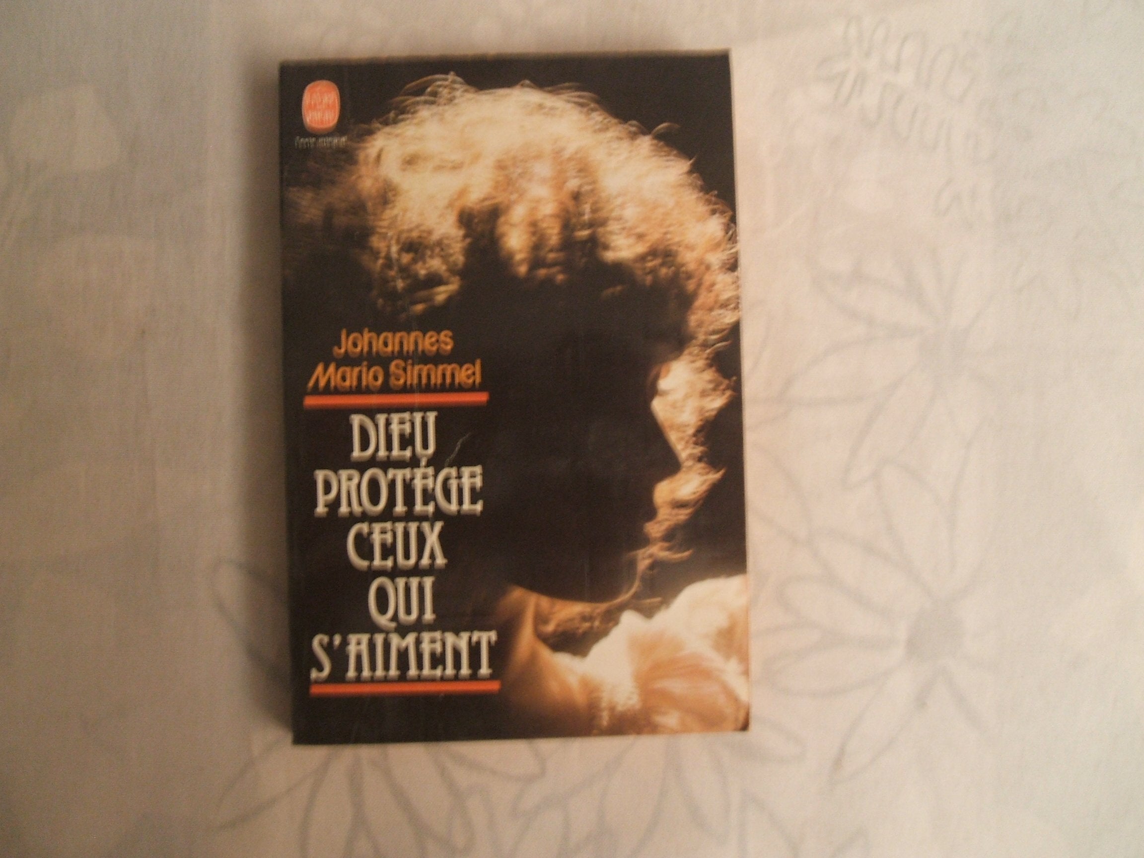 Dieu protège ceux qui s'aiment 9782253025115