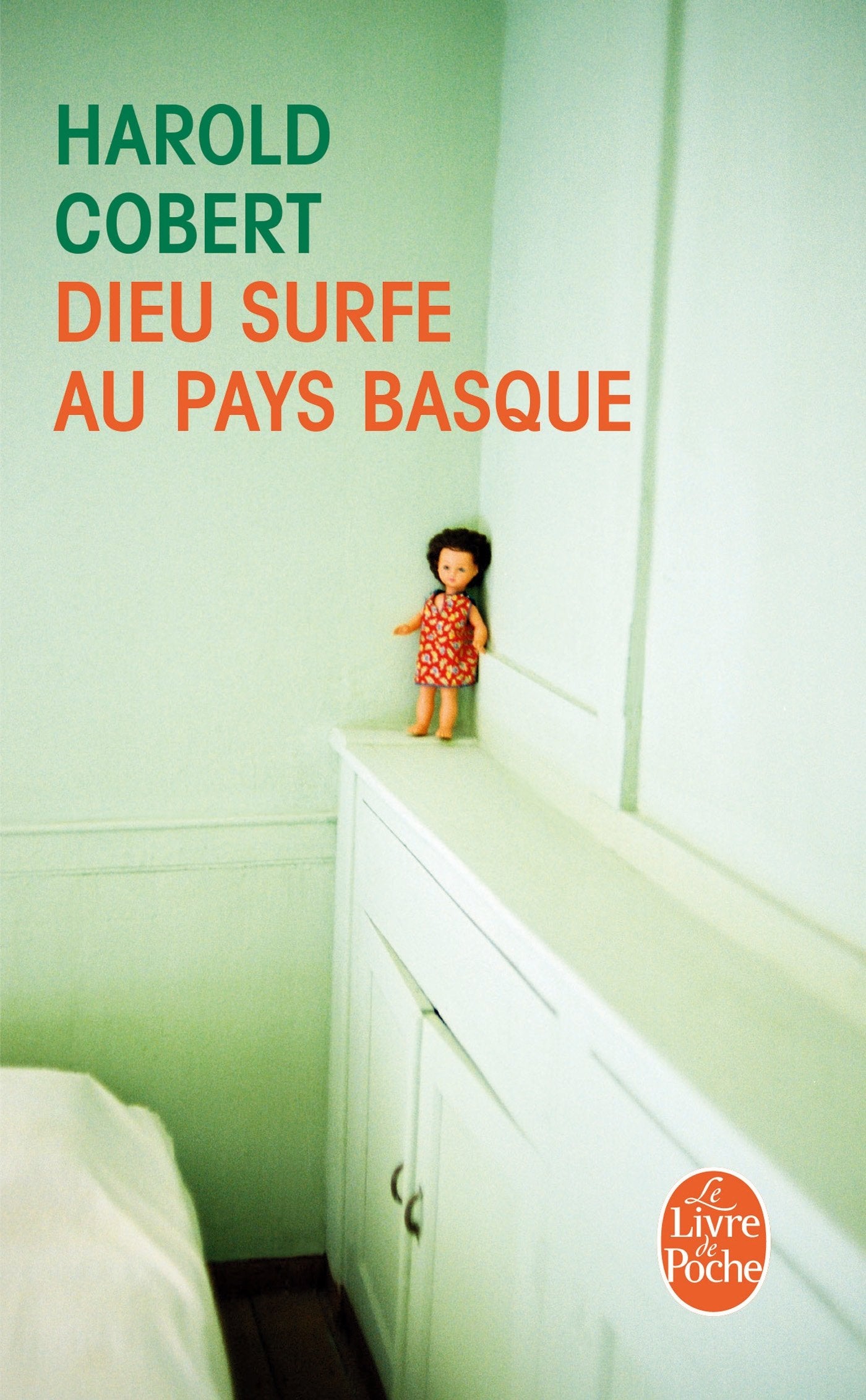 Dieu surfe au Pays basque 9782253173441