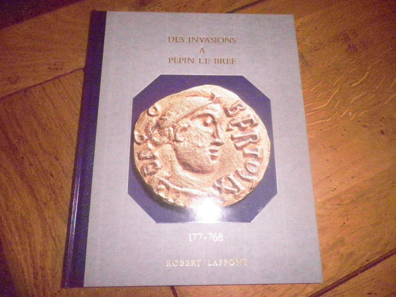 Histoire De La France Et Des Français Au Jour Le Jour : Des Invasions À Pépin Le Bref 177-768 9782221505229